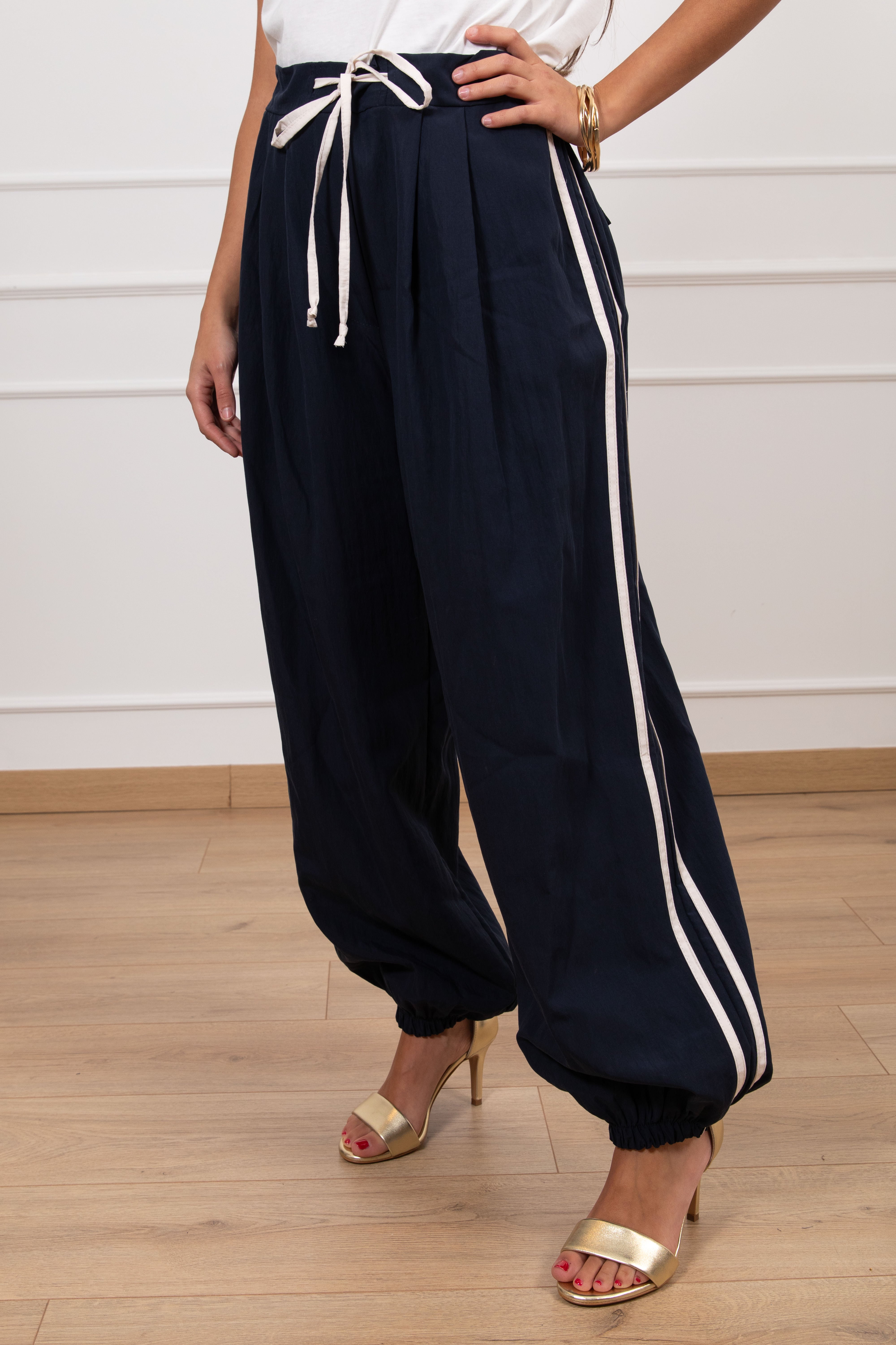 Pantalone in lyocell con elastico sul fondo e riga laterale ViCOLO