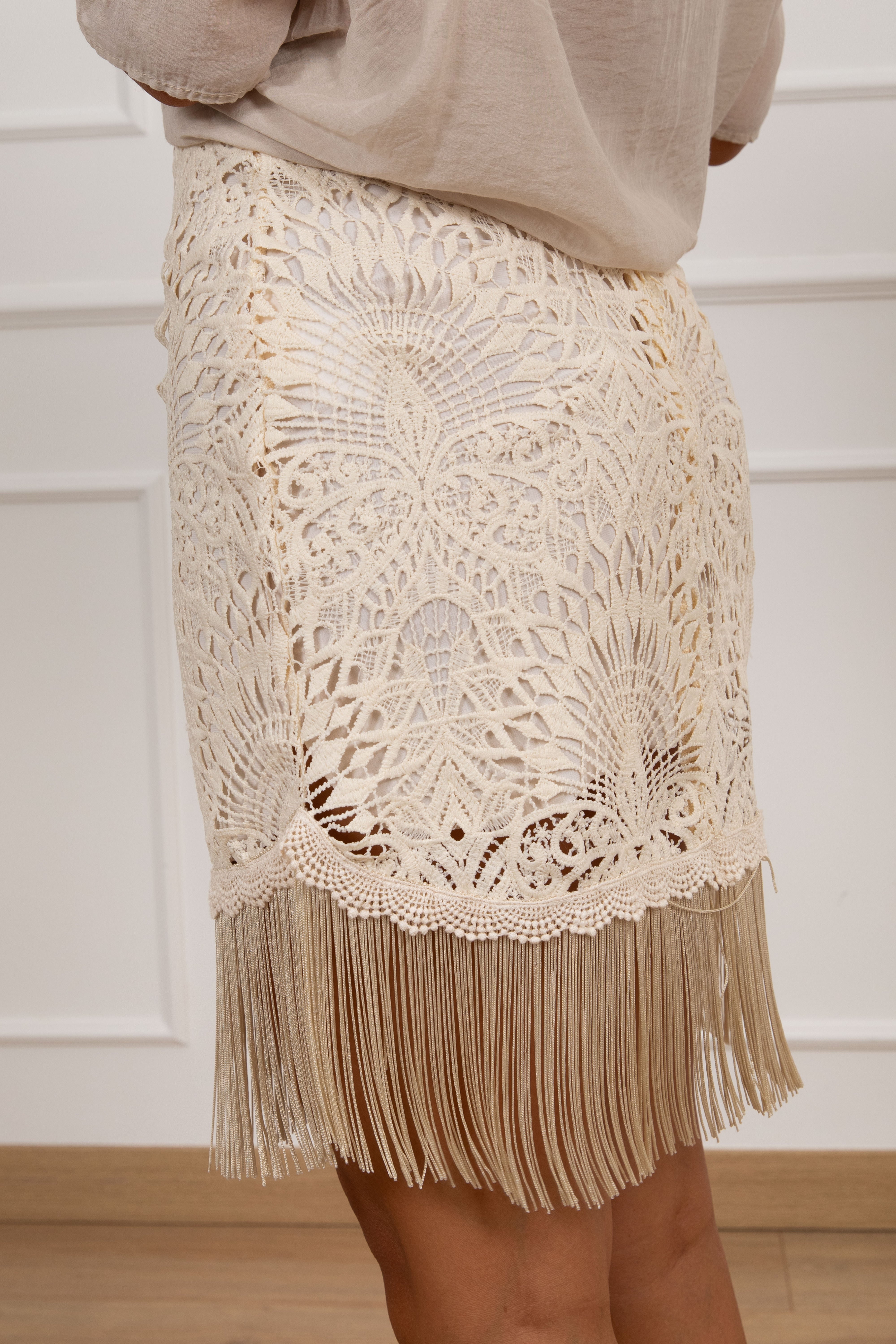 Mini-gonna macramè con frange Haveone