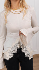 T-shirt manica svasata con inserto pizzo variante burro Haveone