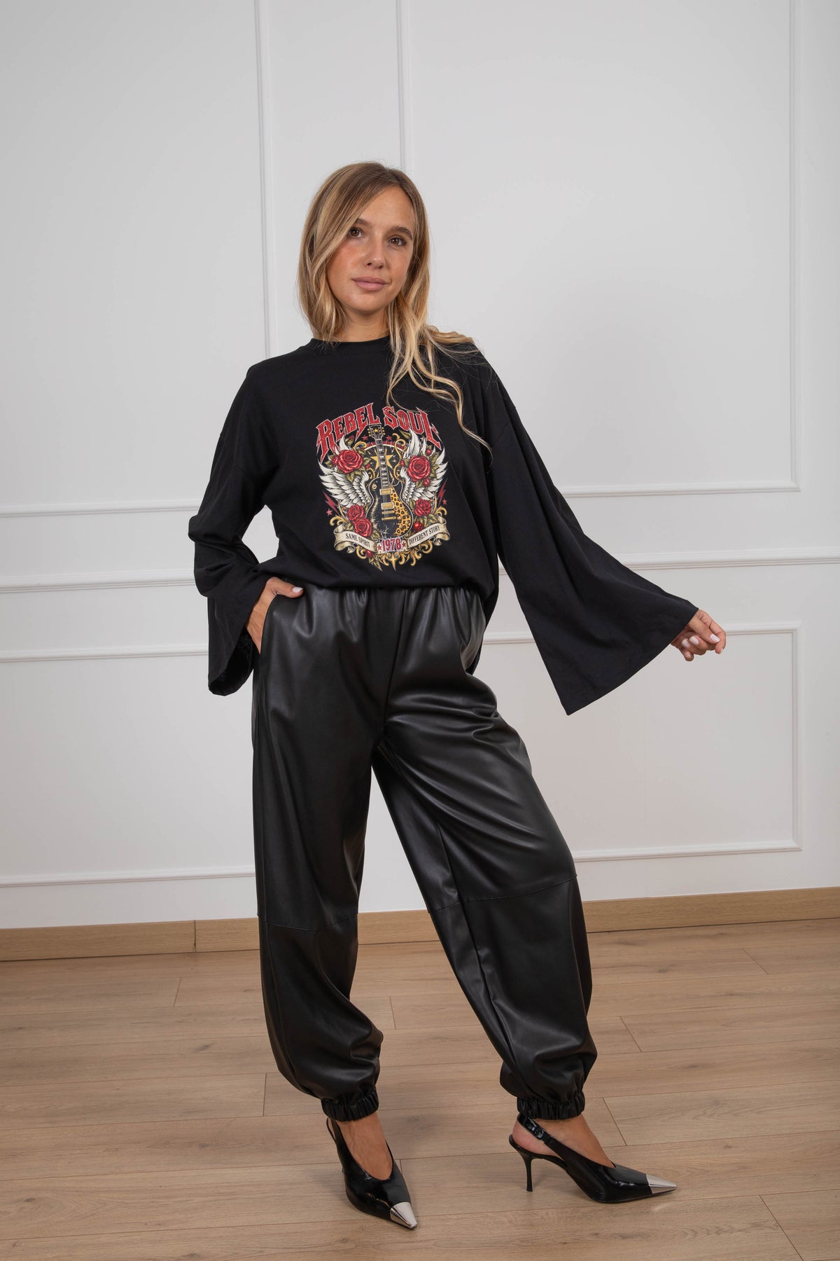 Jogger in eco-pelle con elastico variante nero ViCOLO
