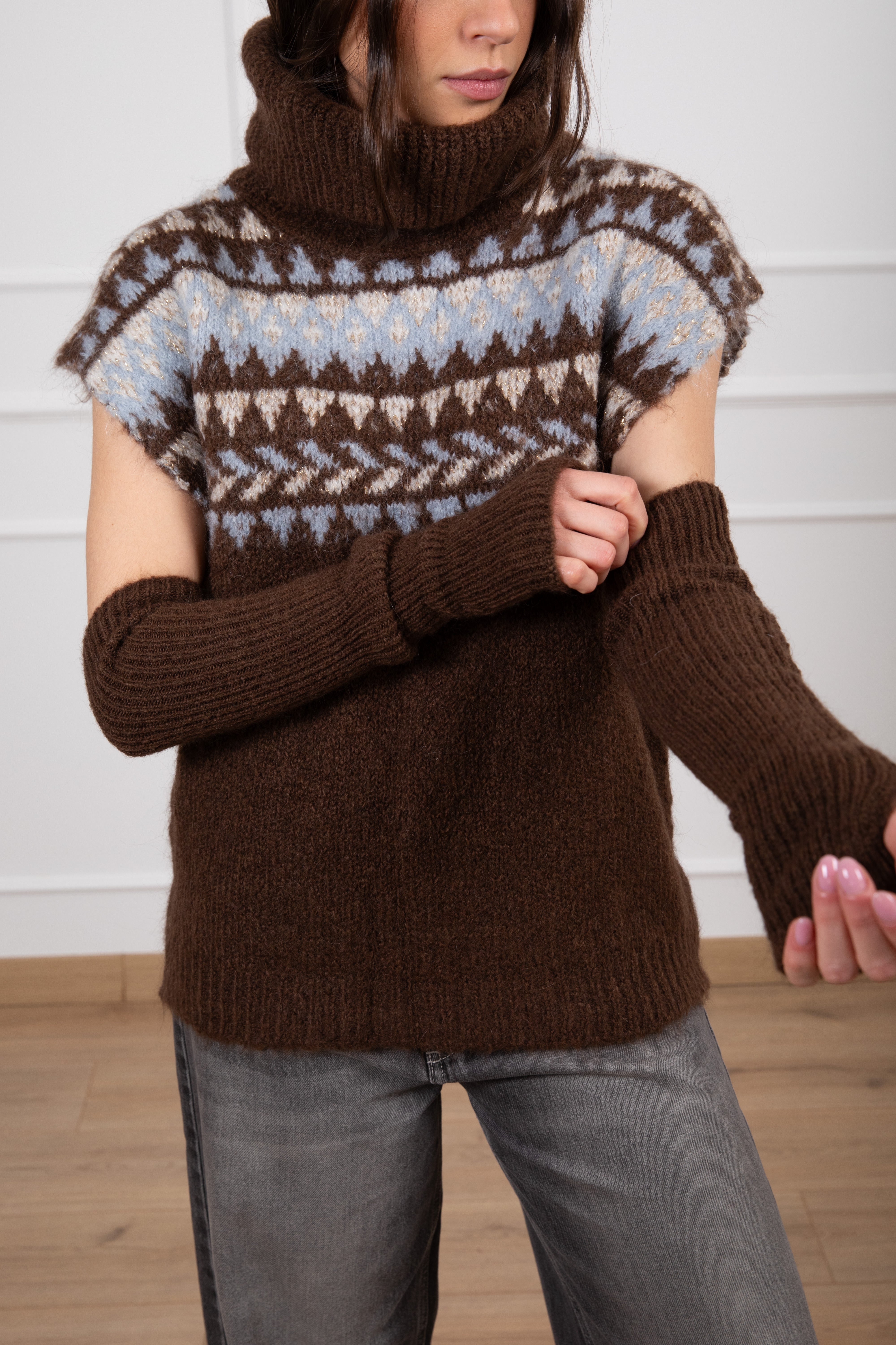 Pull motivo norvegese con manicotti Motel