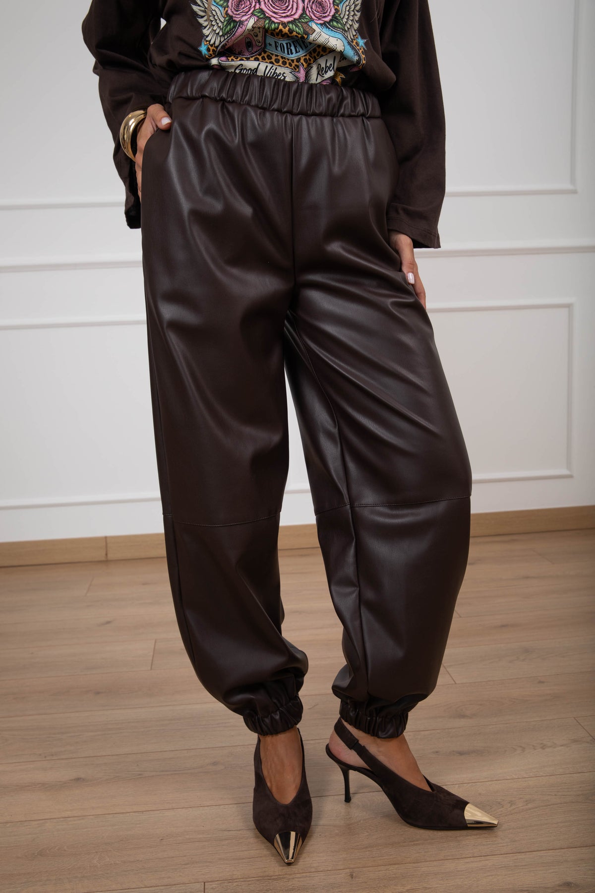 Jogger in eco-pelle con elastico variante moro ViCOLO