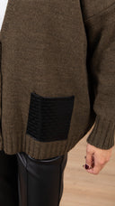 Cardigan con tasche in eco-pelle intrecciata variante militare Haveone