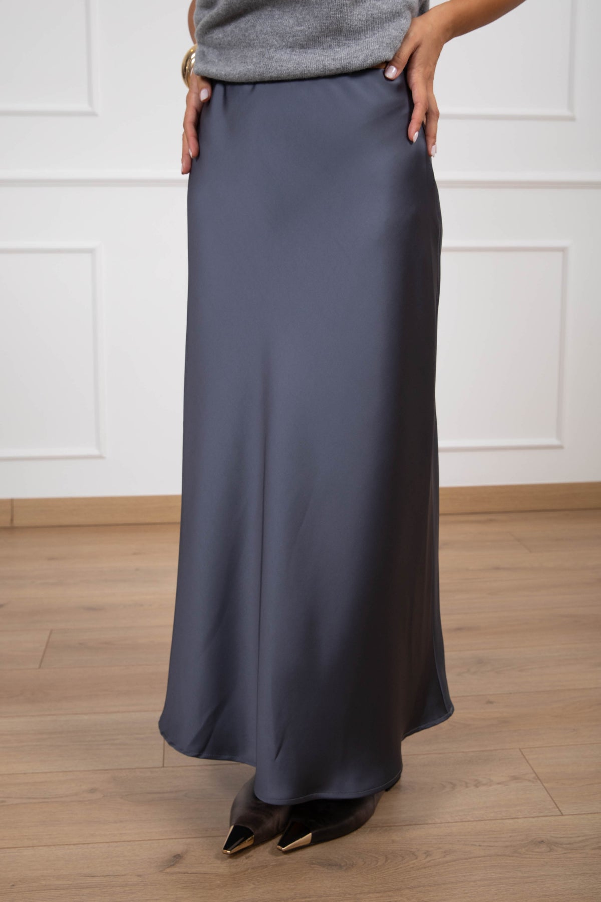 Gonna lunga in satin variante grigio scuro Tensione IN