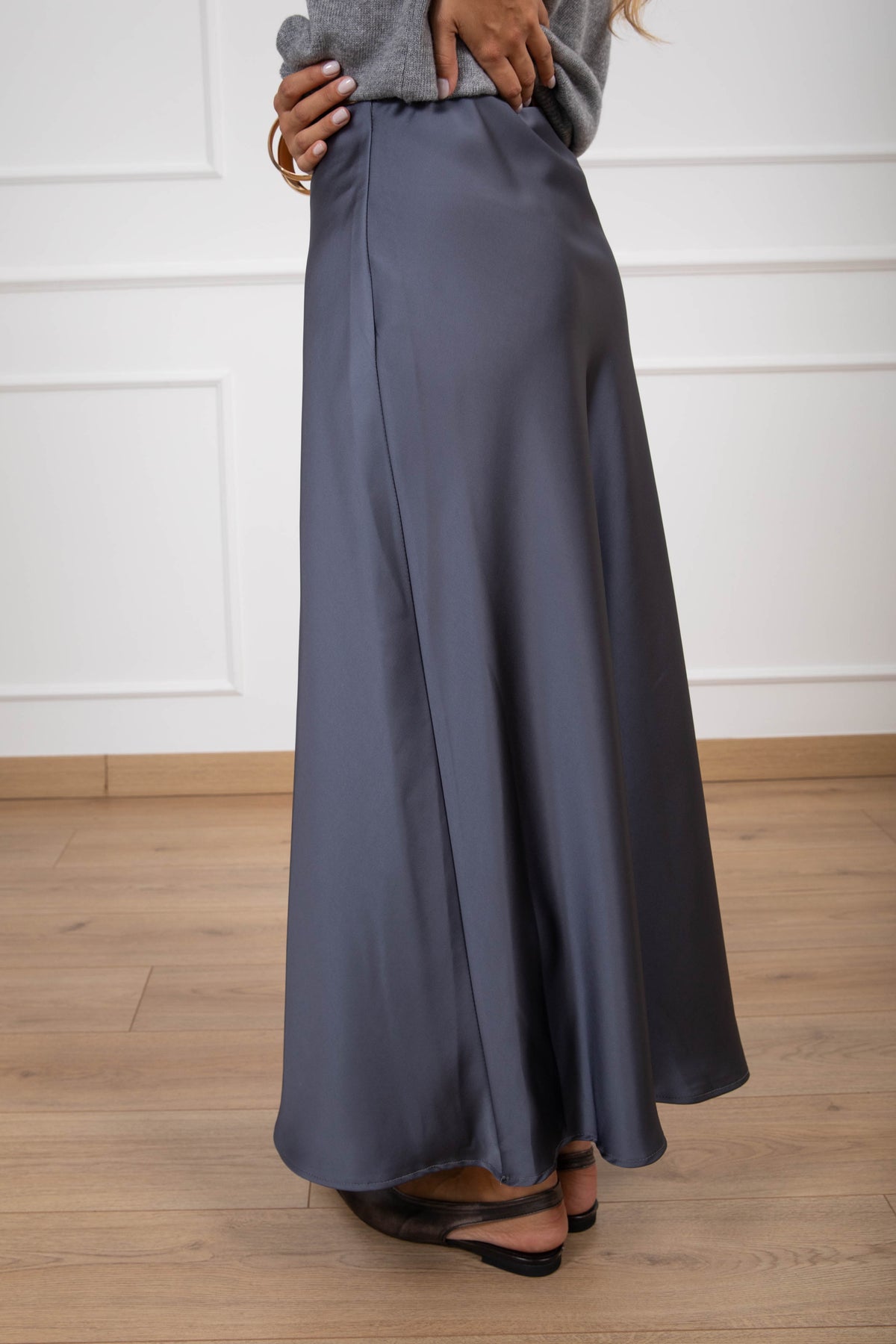 Gonna lunga in satin variante grigio scuro Tensione IN