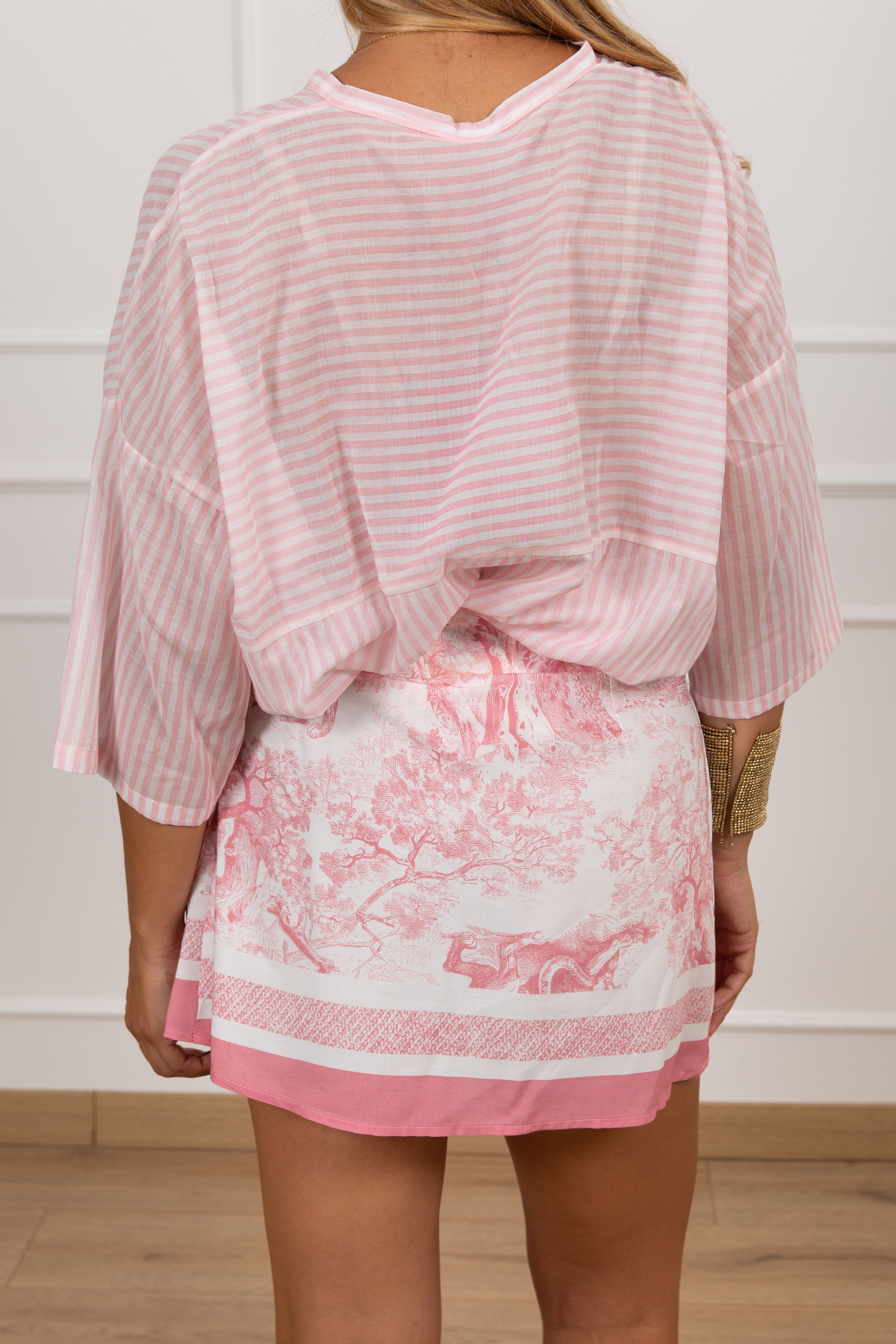 Camicia a righe sottili con collo alla coreana Tensione IN
