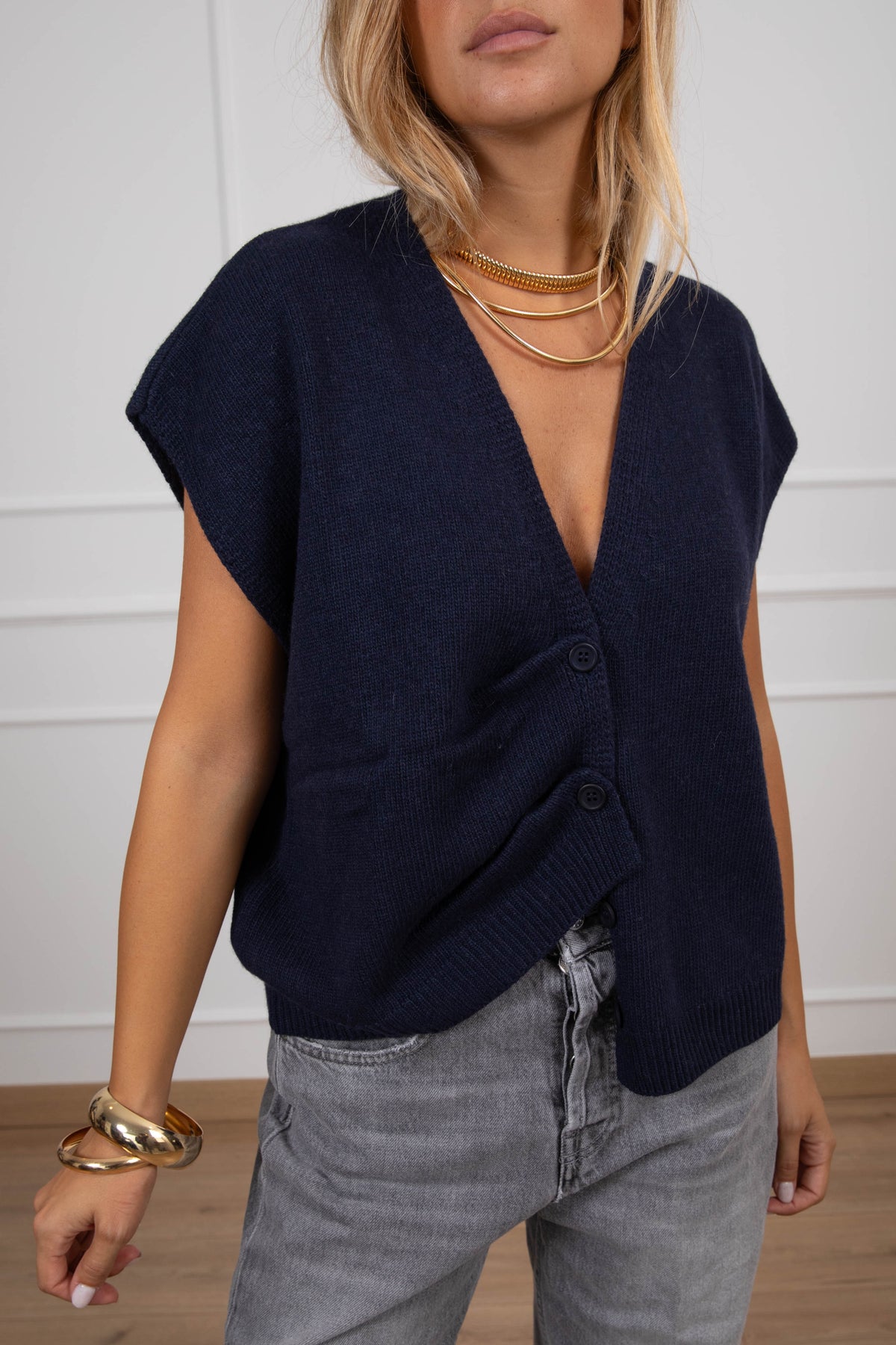Gilet in maglia con abbottonatura asimmetrica Tensione IN