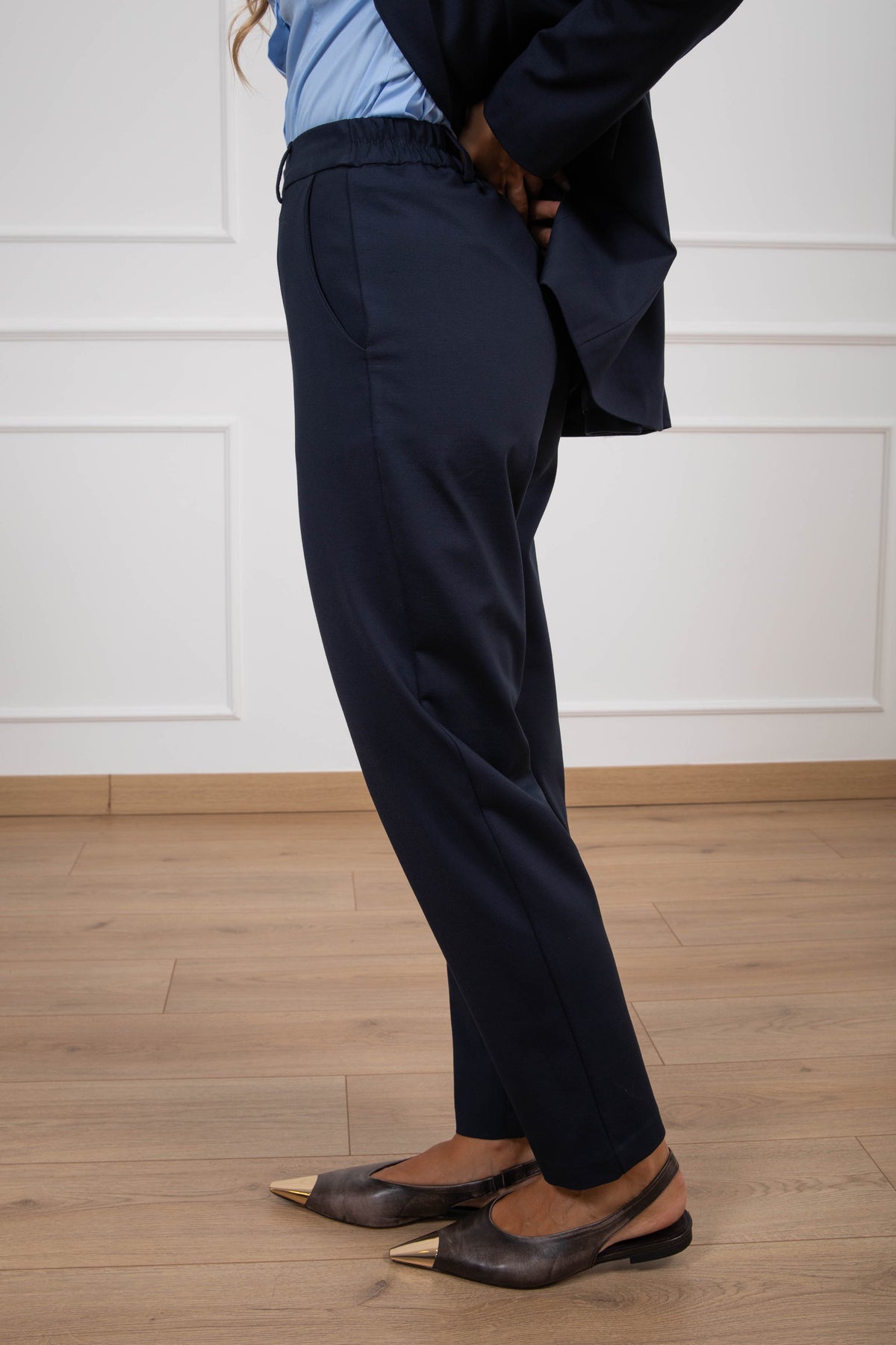 Pantalone carrot-fit in punto milano variante blu Tensione IN
