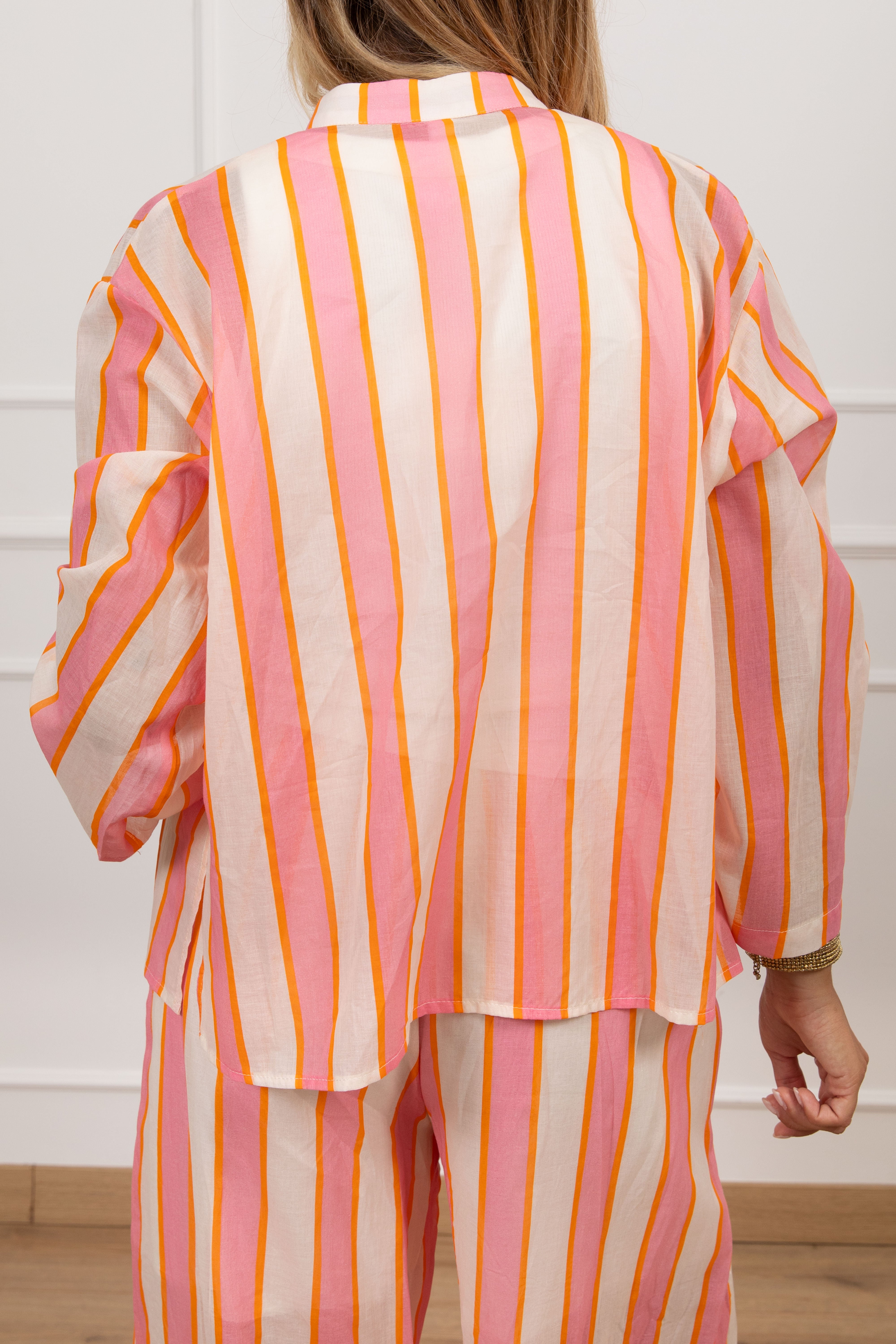 Camicia a righe larghe con collo alla coreana Tensione IN