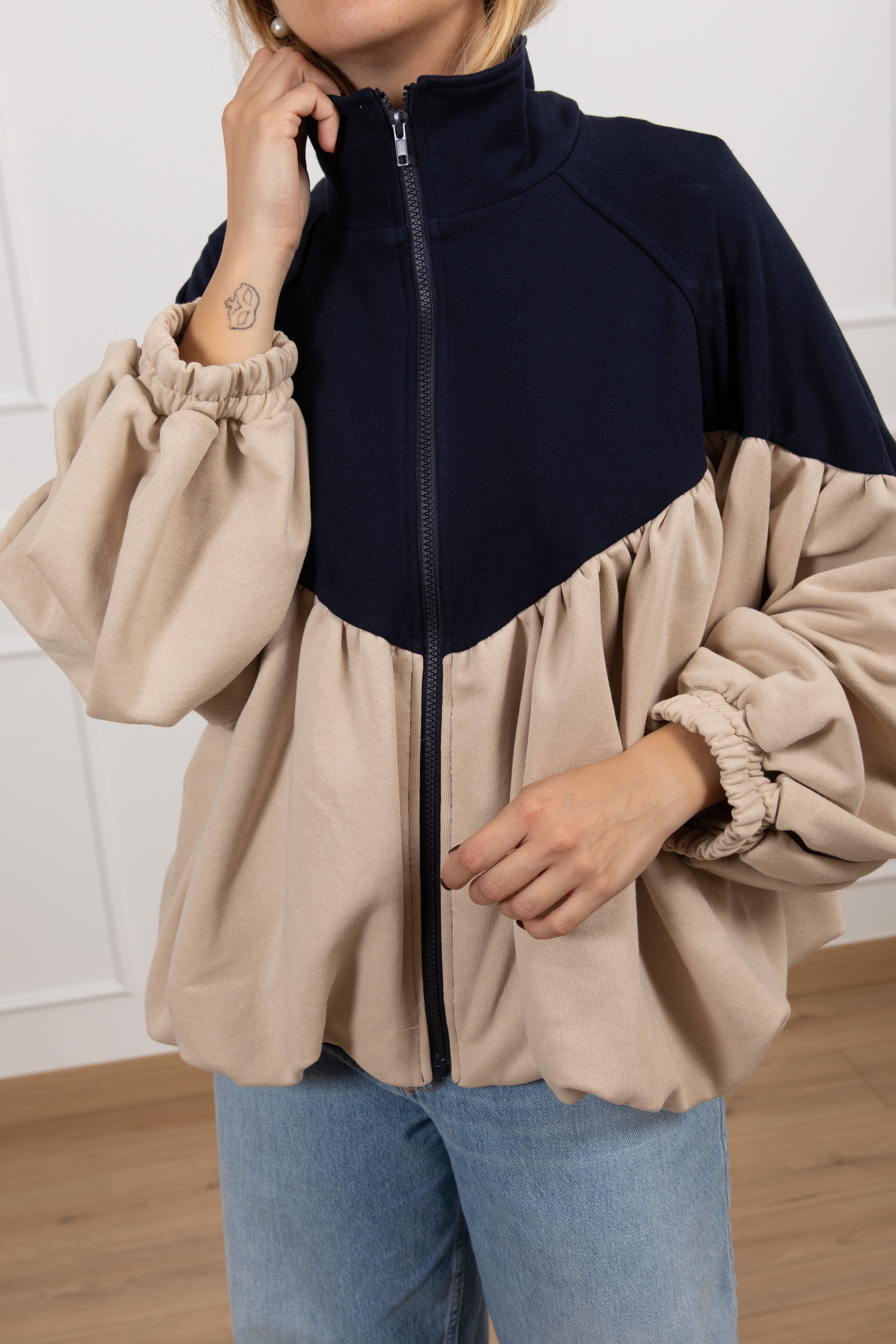 Felpa bi-color con zip e fondo a palloncino Tensione IN