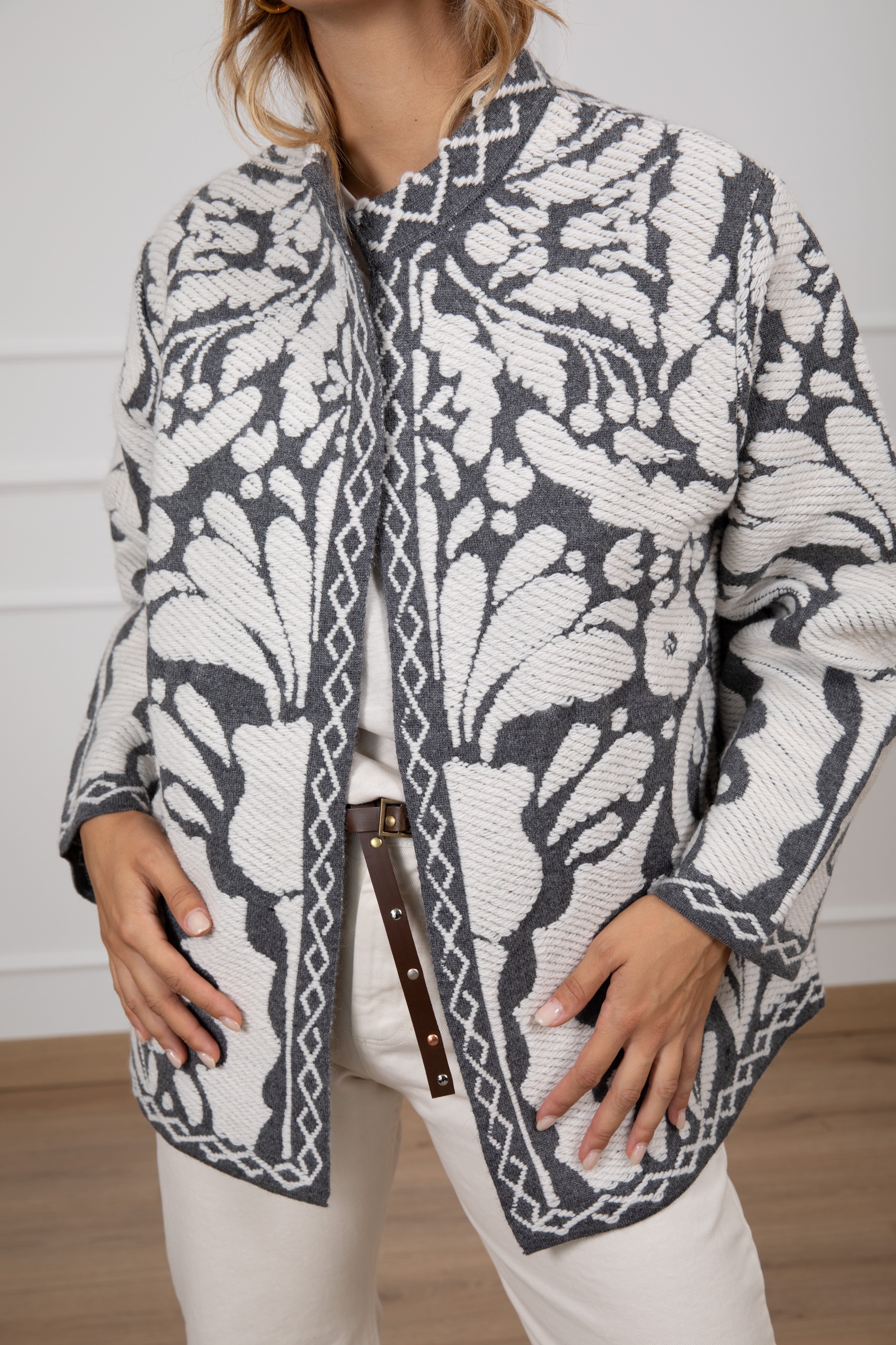 Giacca in maglia con ricamo Tensione IN