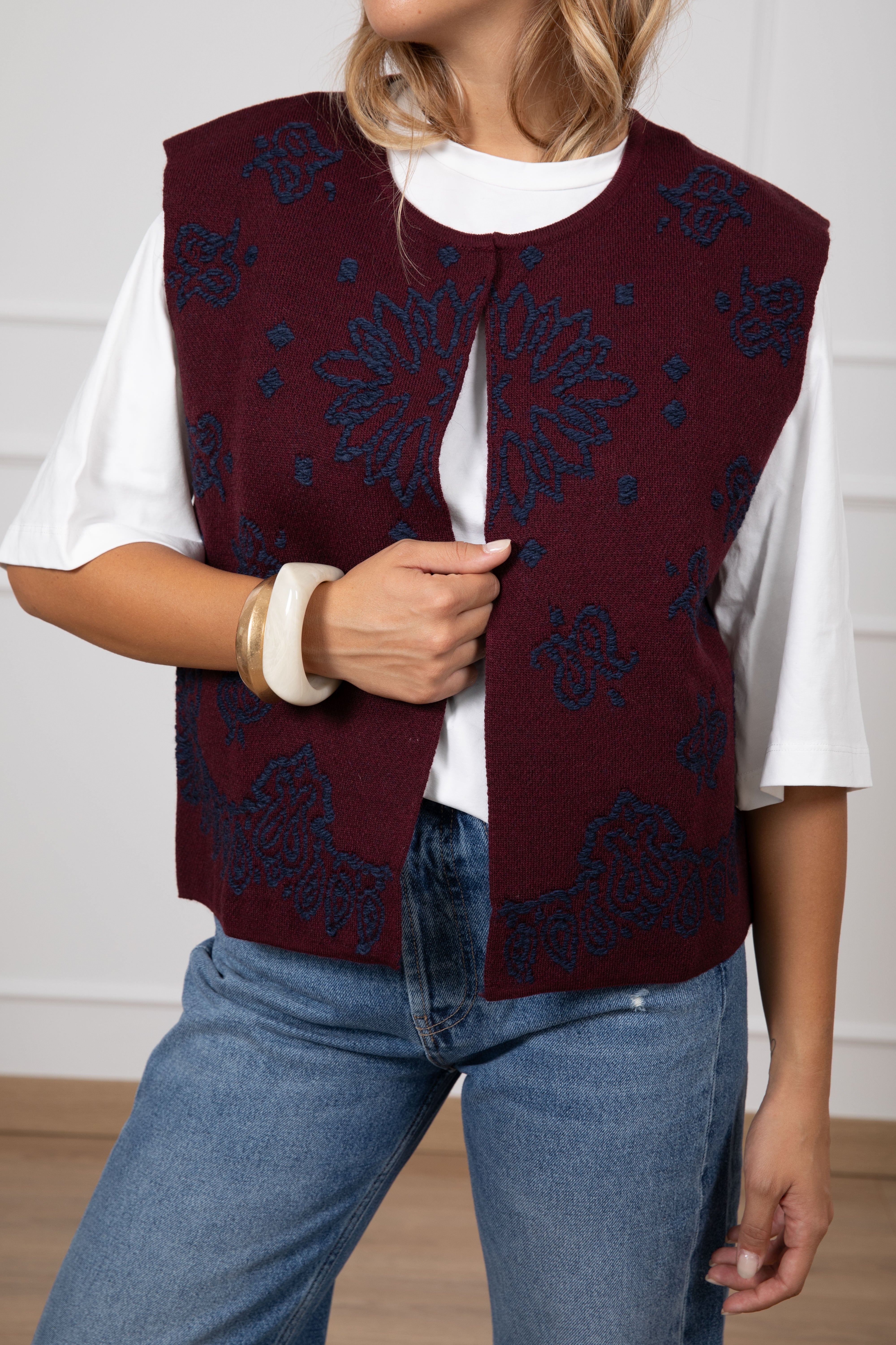 Gilet in maglia con ricamo fiore Tensione IN