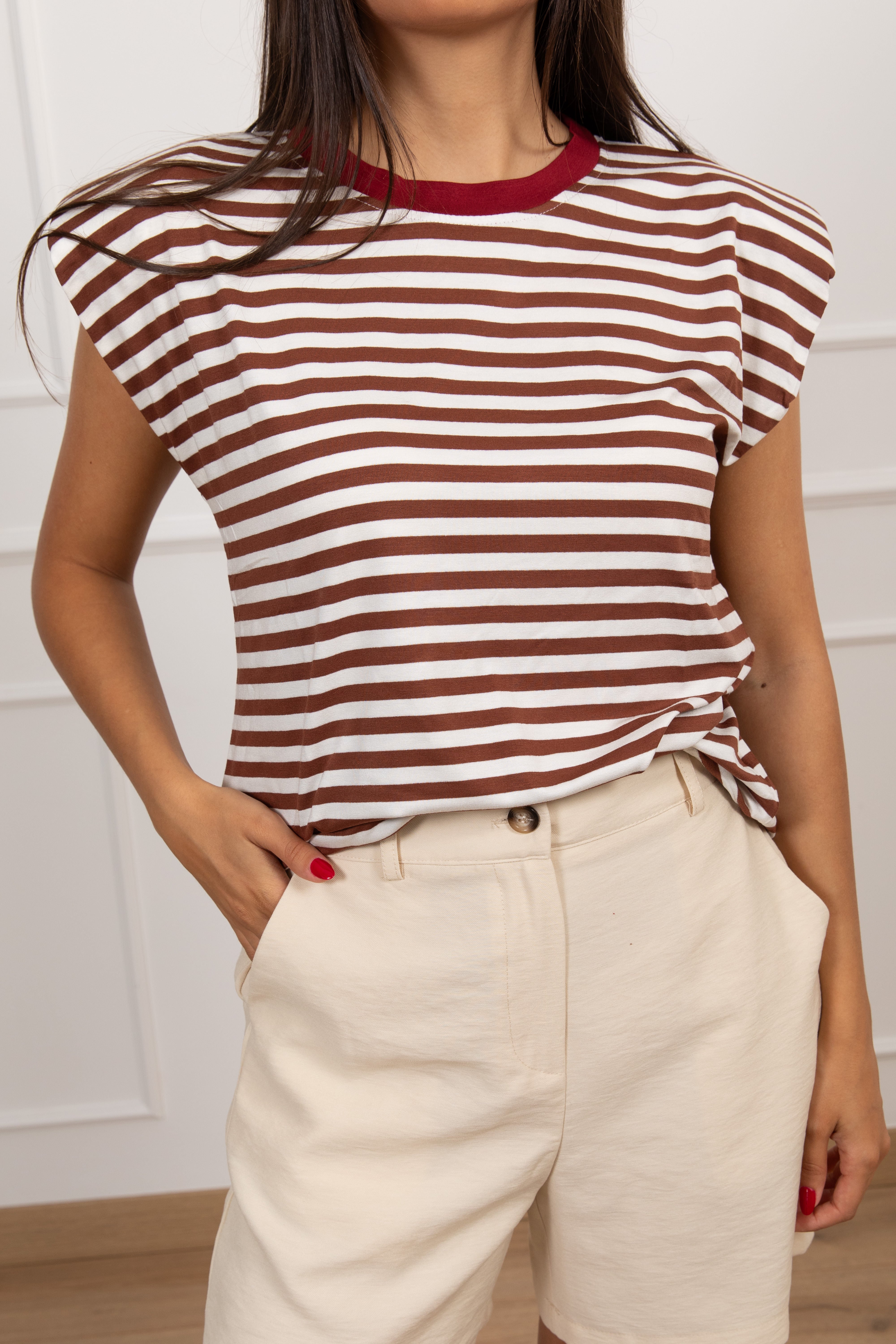 T-shirt smanicata con spallina imbottita a righe Haveone