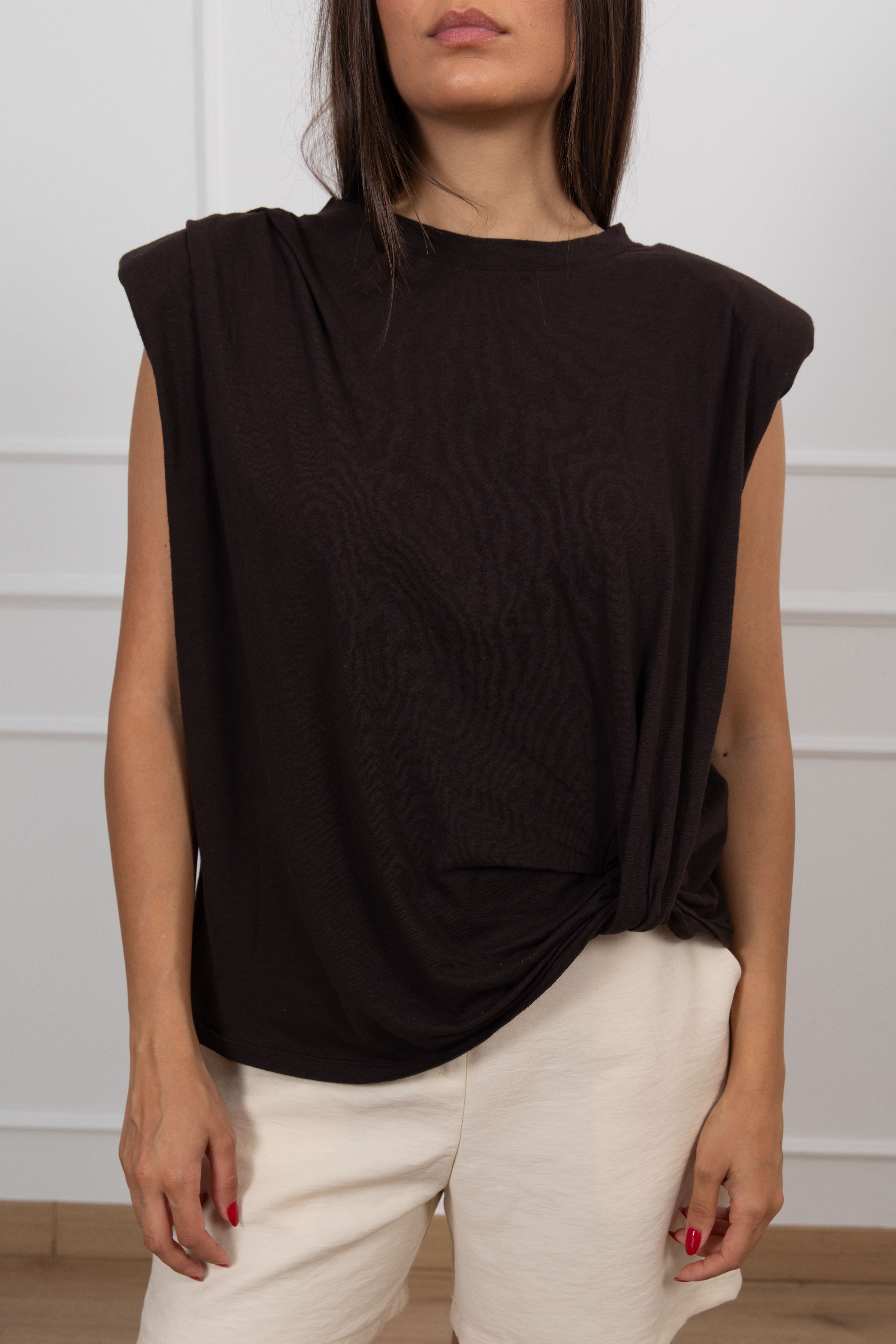 T-shirt smanicata in lino e cotone con spallina imbottita e ripresa ViCOLO