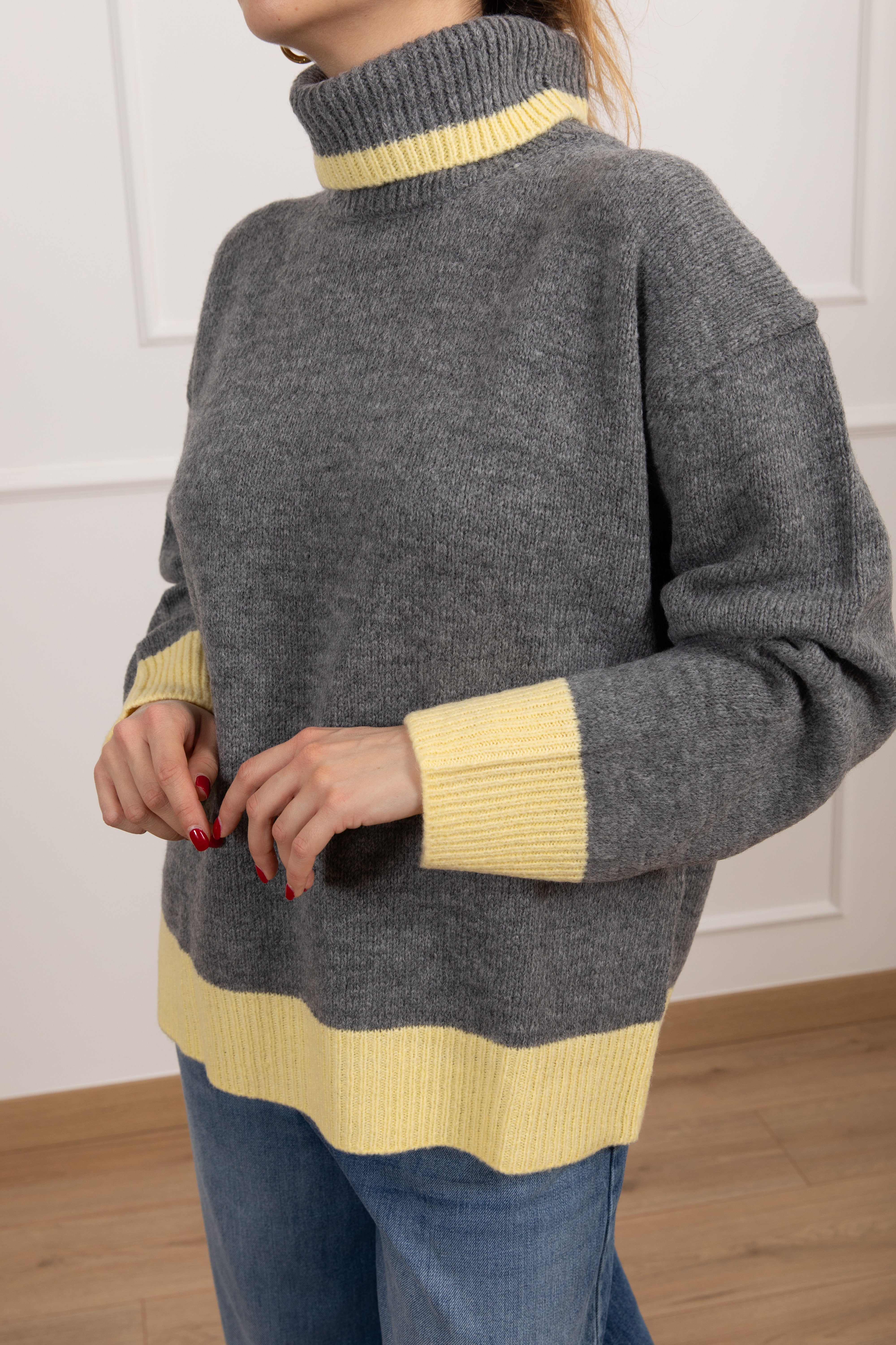 Pull a collo alto con profilo a contrasto Motel