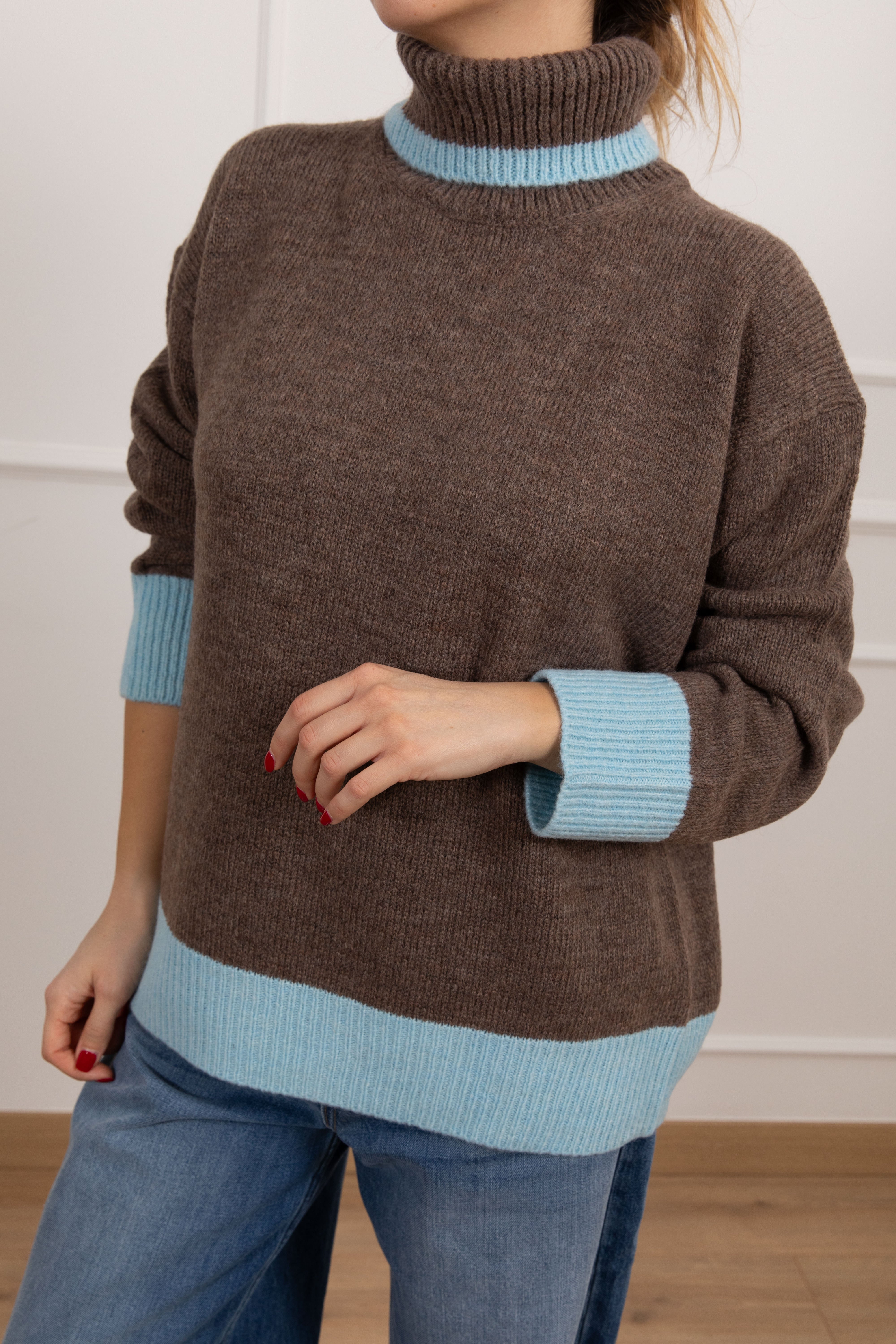 Pull a collo alto con profilo a contrasto Motel