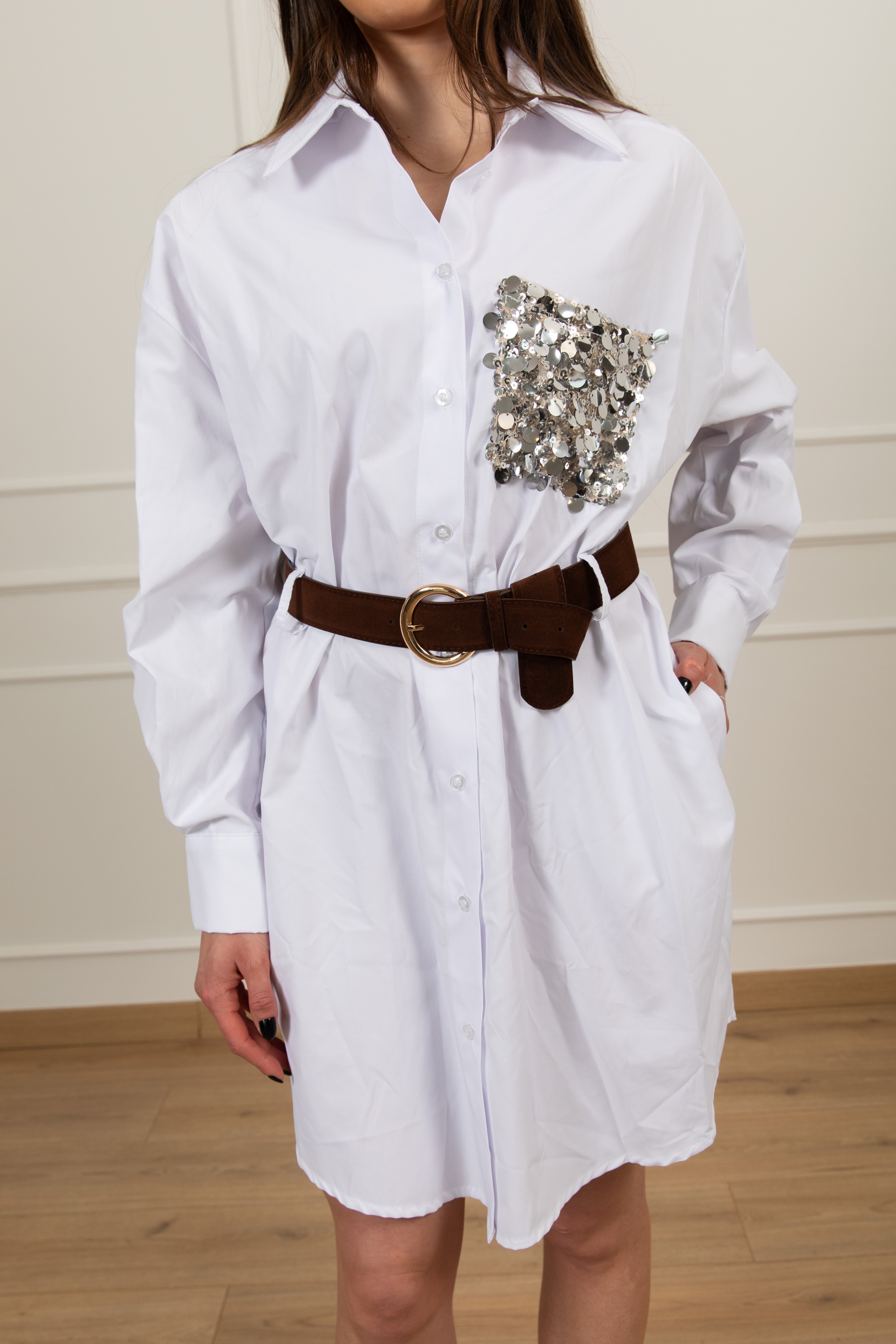 Abito-camicia con tasca paillettes e cintura Tensione IN