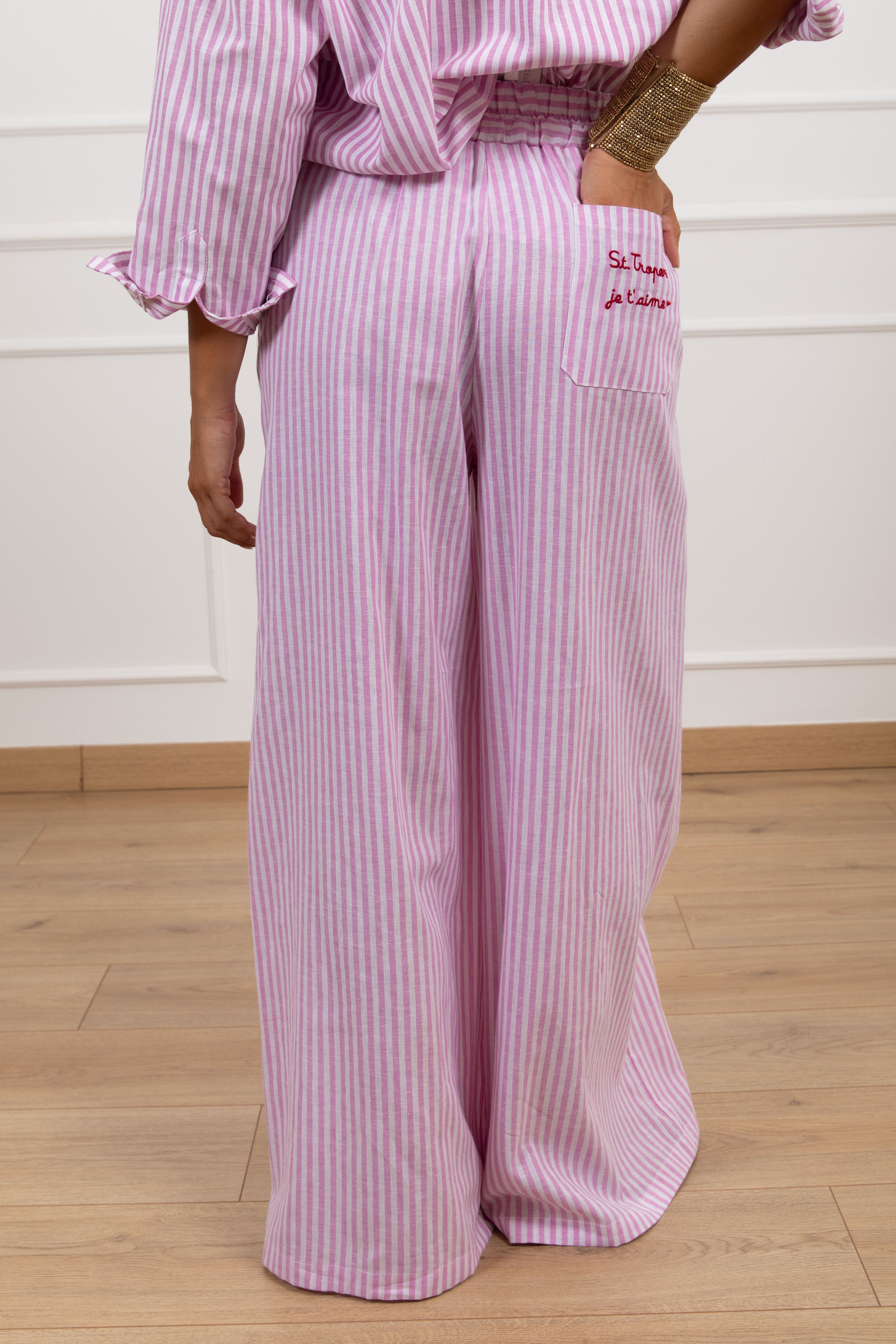Pantalone "St. Tropez je t'aime" a righe con elastico e nappine Motel