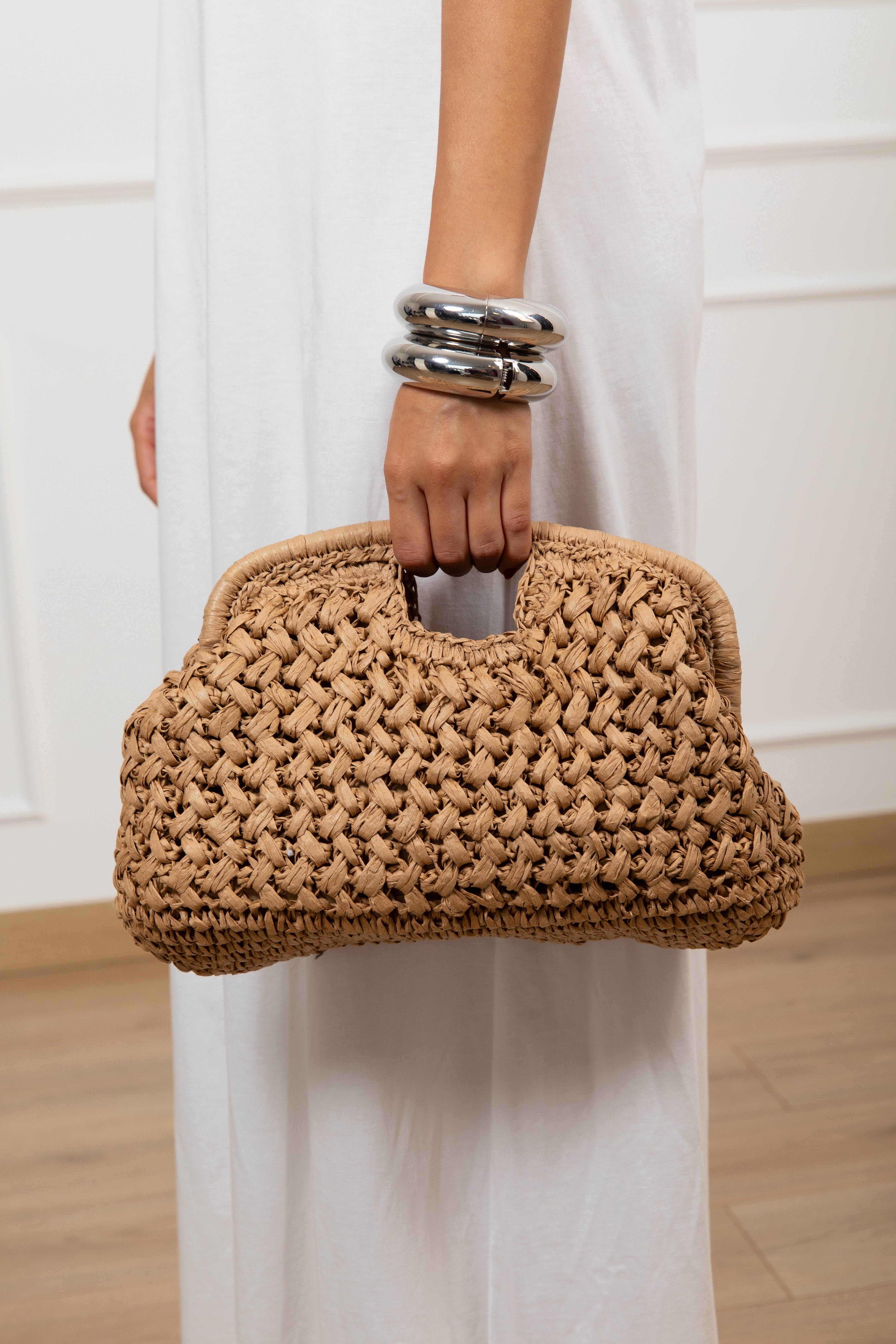 Maxi handbag in raffia