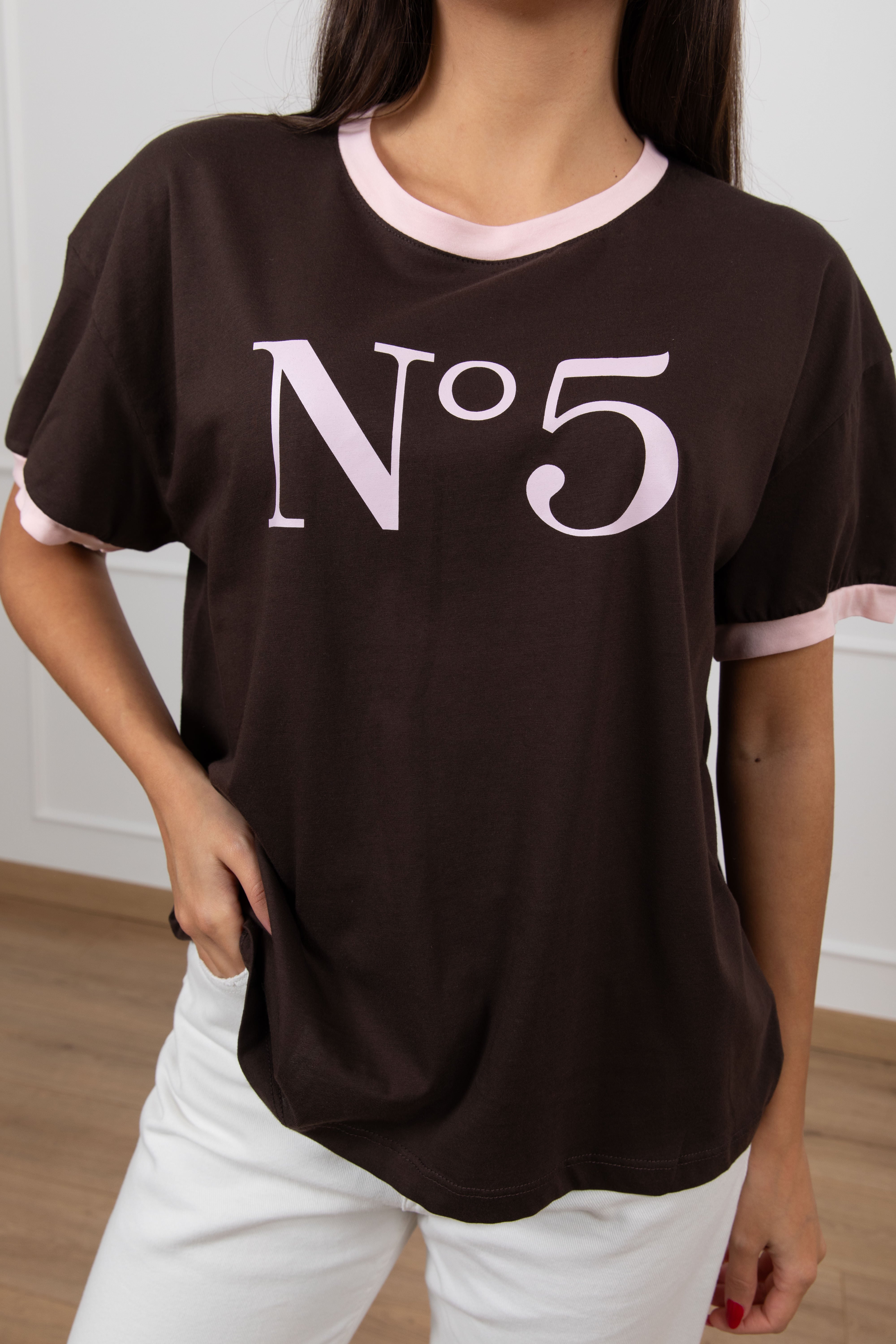 T-shirt "N 5" con profili a contrasto Tensione IN