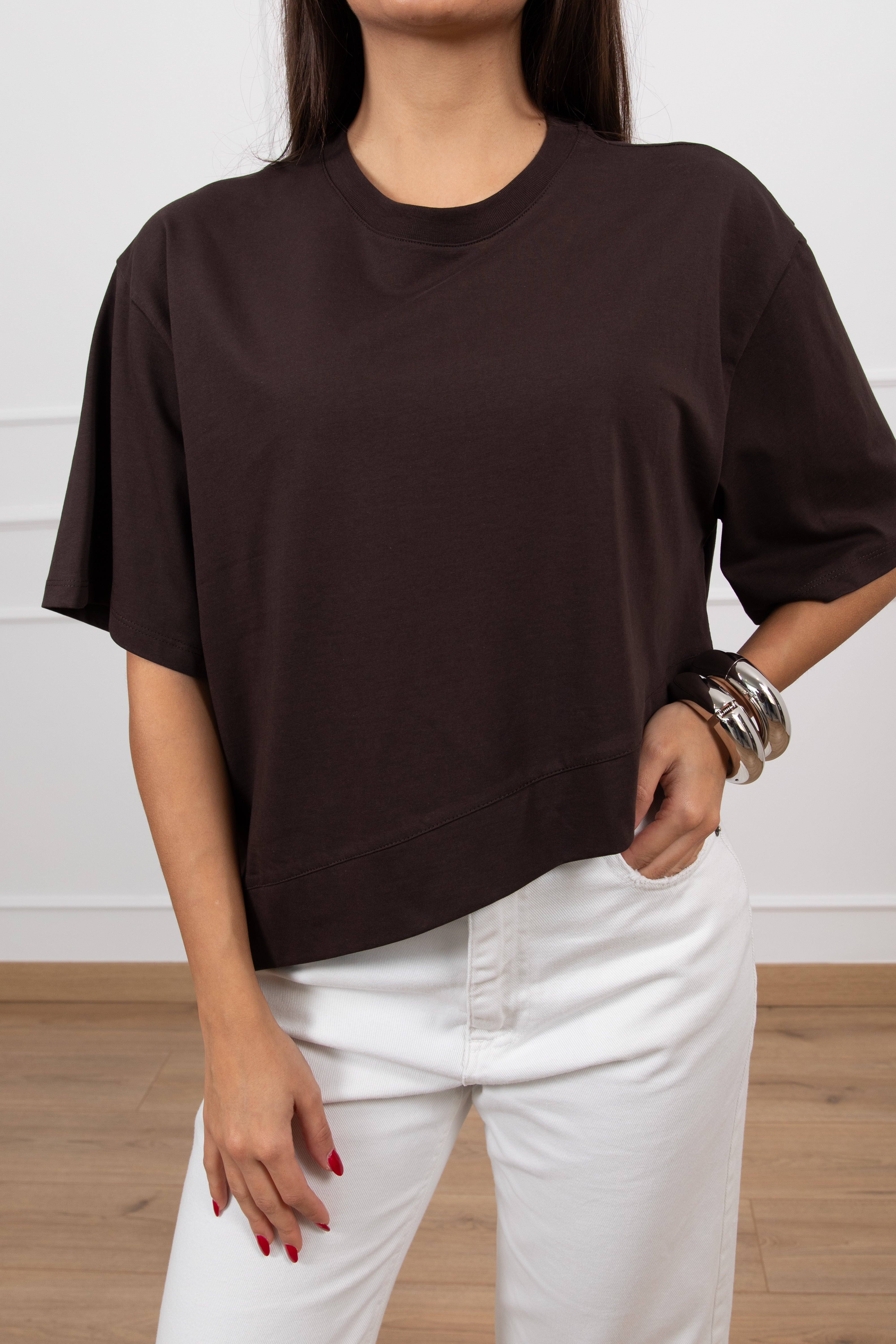 T-shirt cropped con fondo asimmetrico ViCOLO