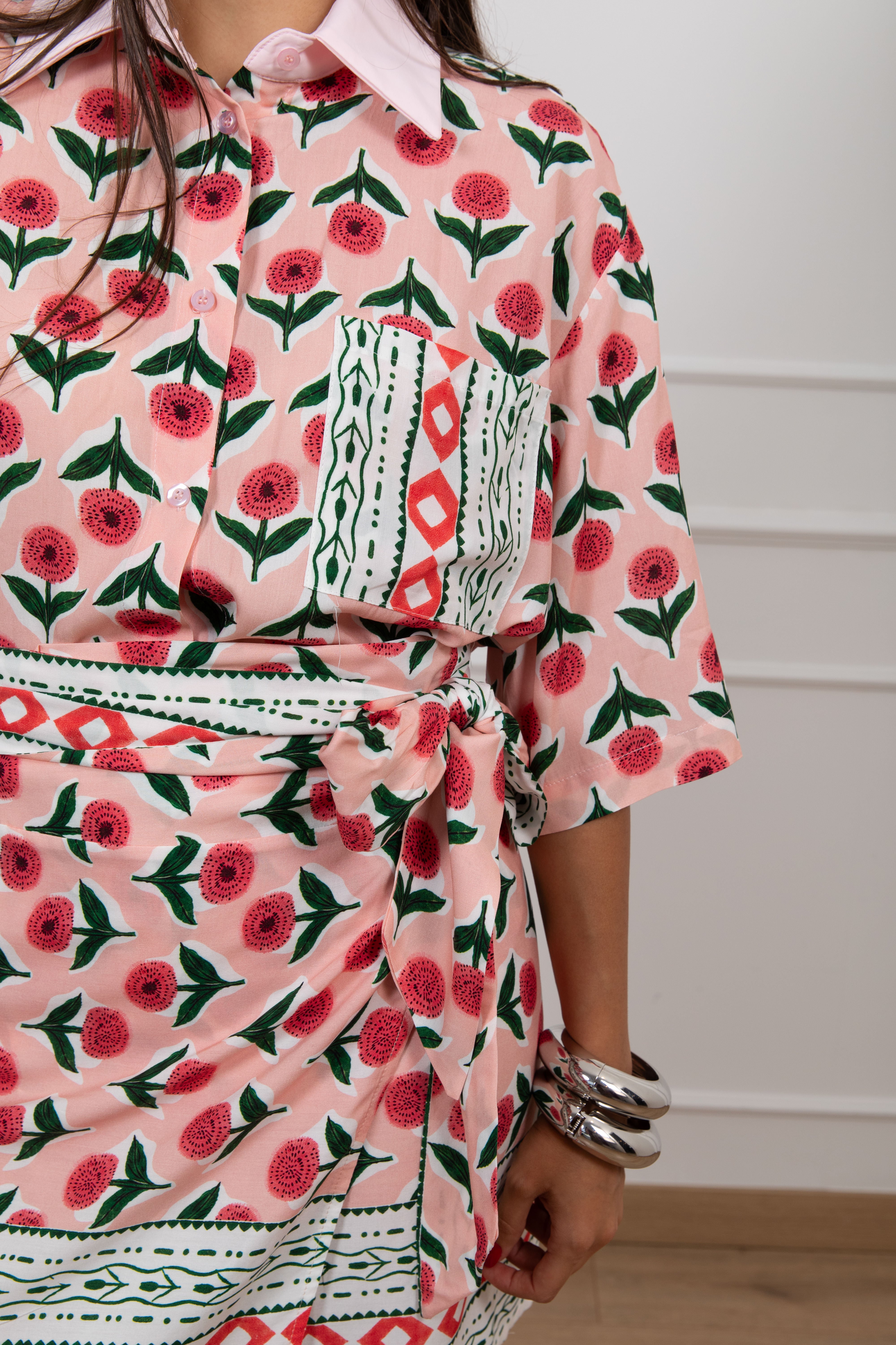 Camicia fantasia fiori rosa con tasca Haveone