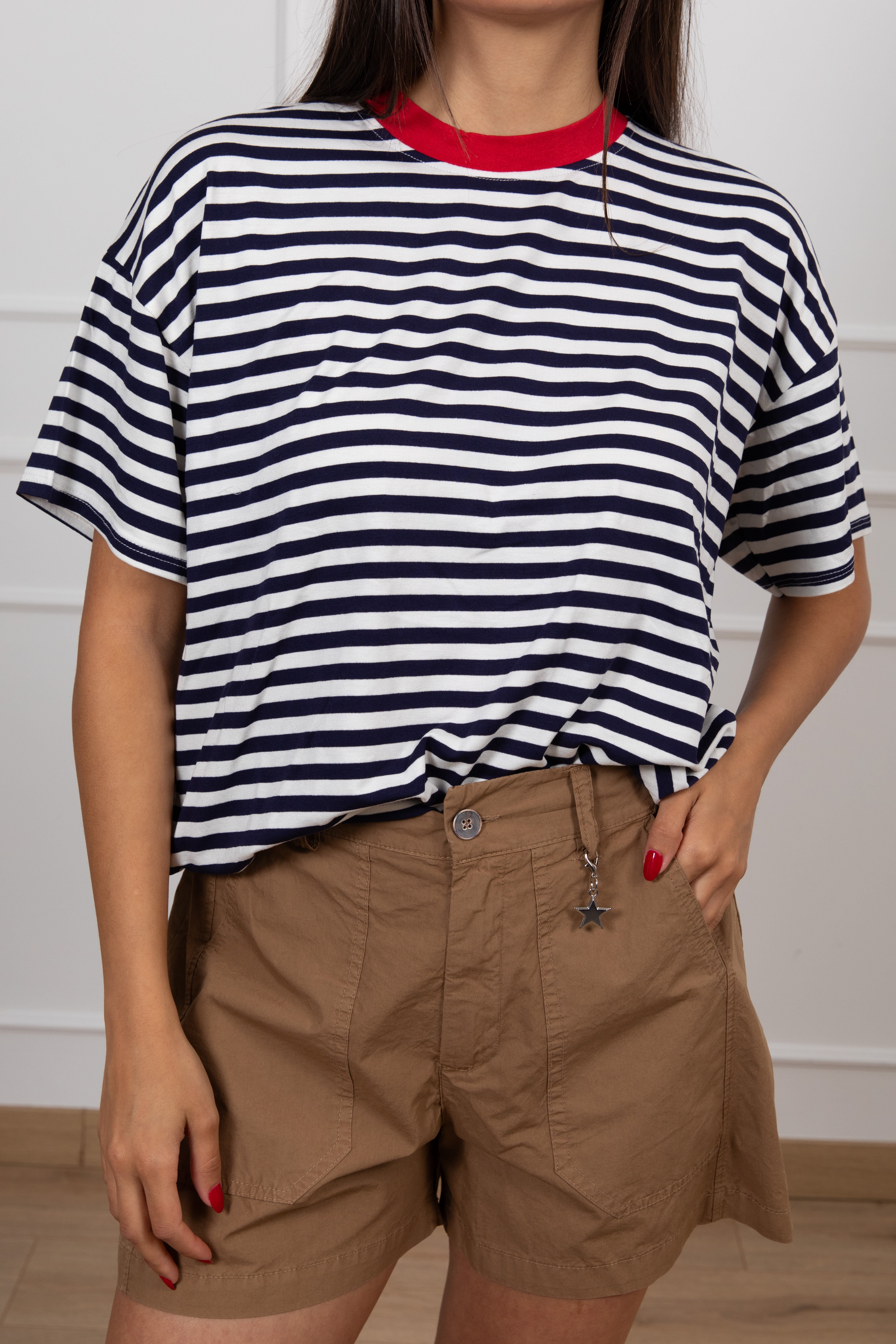 T-shirt a scatoletta a righe con collo a contrasto Haveone