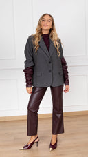 Pantalone trombetta in eco-pelle variante vino Tensione IN