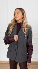 Giacca con inserto manicotto arricciato in eco-pelle variante antracite Tensione IN