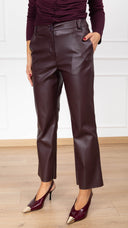 Pantalone trombetta in eco-pelle variante vino Tensione IN