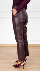 Pantalone trombetta in eco-pelle variante vino Tensione IN