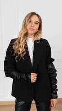 Giacca con inserto manicotto arricciato in eco-pelle variante nero Tensione IN