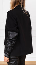 Giacca con inserto manicotto arricciato in eco-pelle variante nero Tensione IN