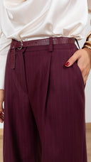 Pantalone gamba dritta gessato con pinces e elastico sul retro variante bordeaux Haveone