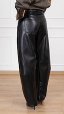 Pantalone barrel-fit in eco-pelle variante nero ViCOLO