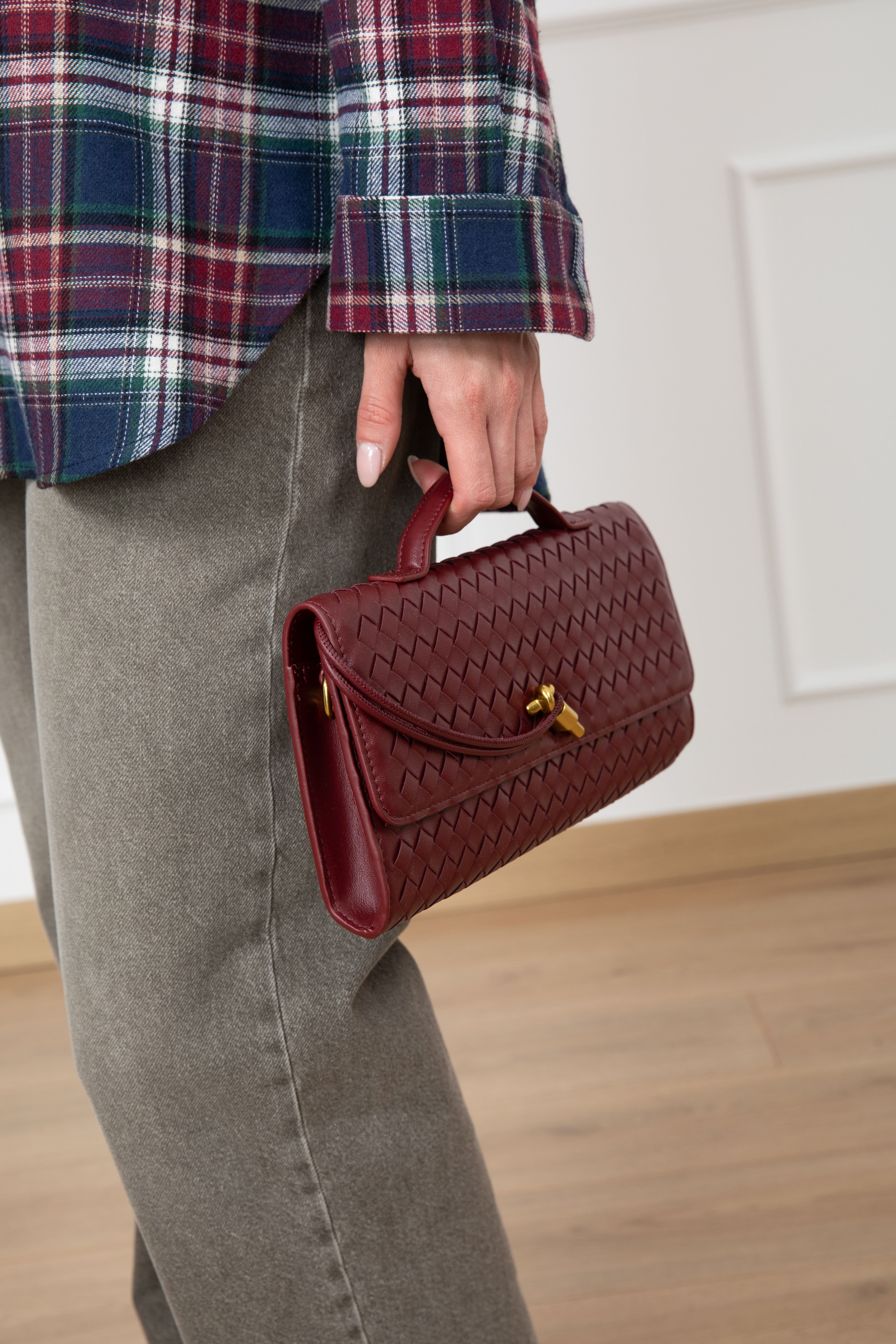 Clutch con intreccio