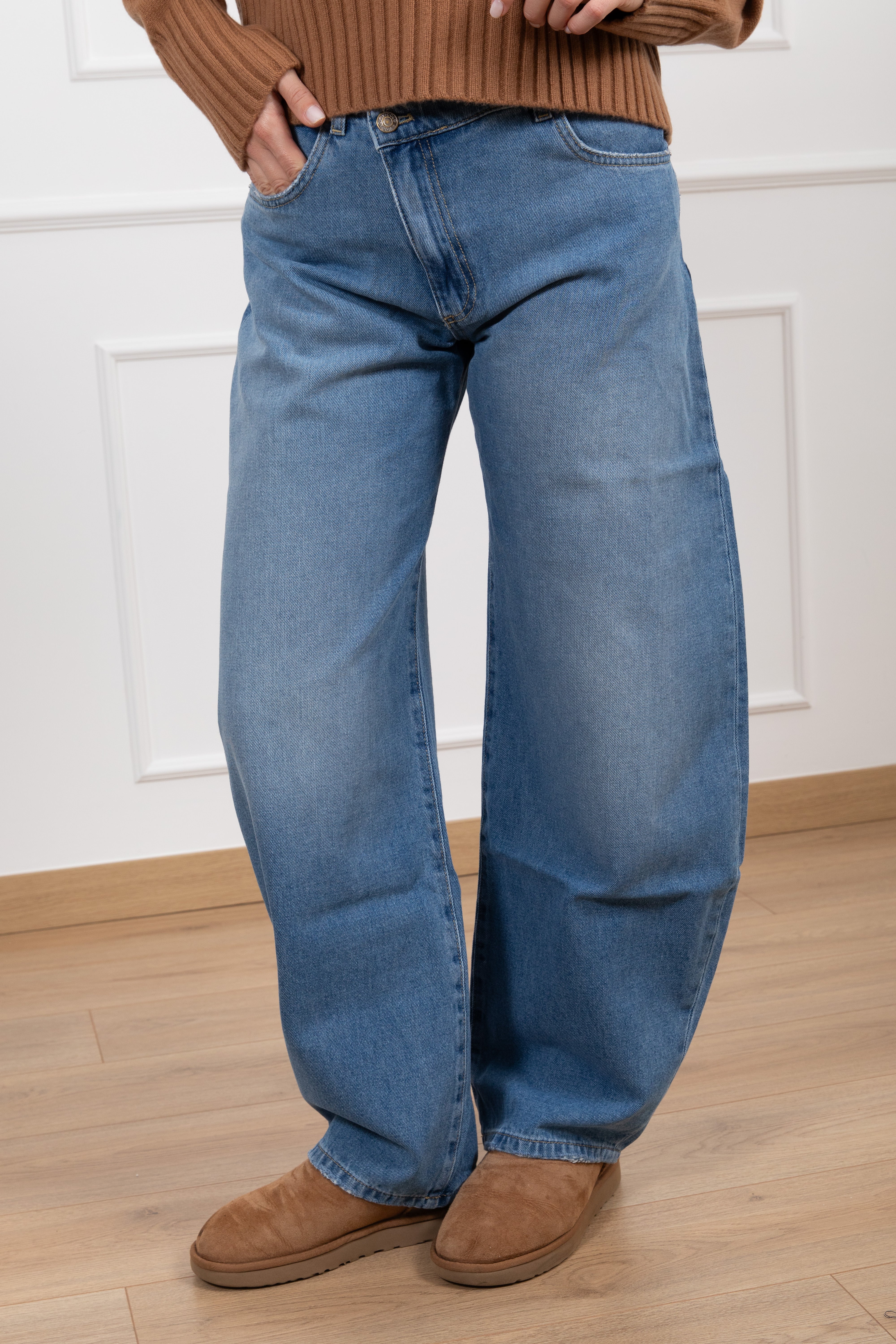 Jeans Denise con bottone spostato ViCOLO NEW COLLECTION