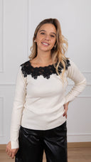 Maglia scollo a barchetta con inserti pizzo variante panna Haveone
