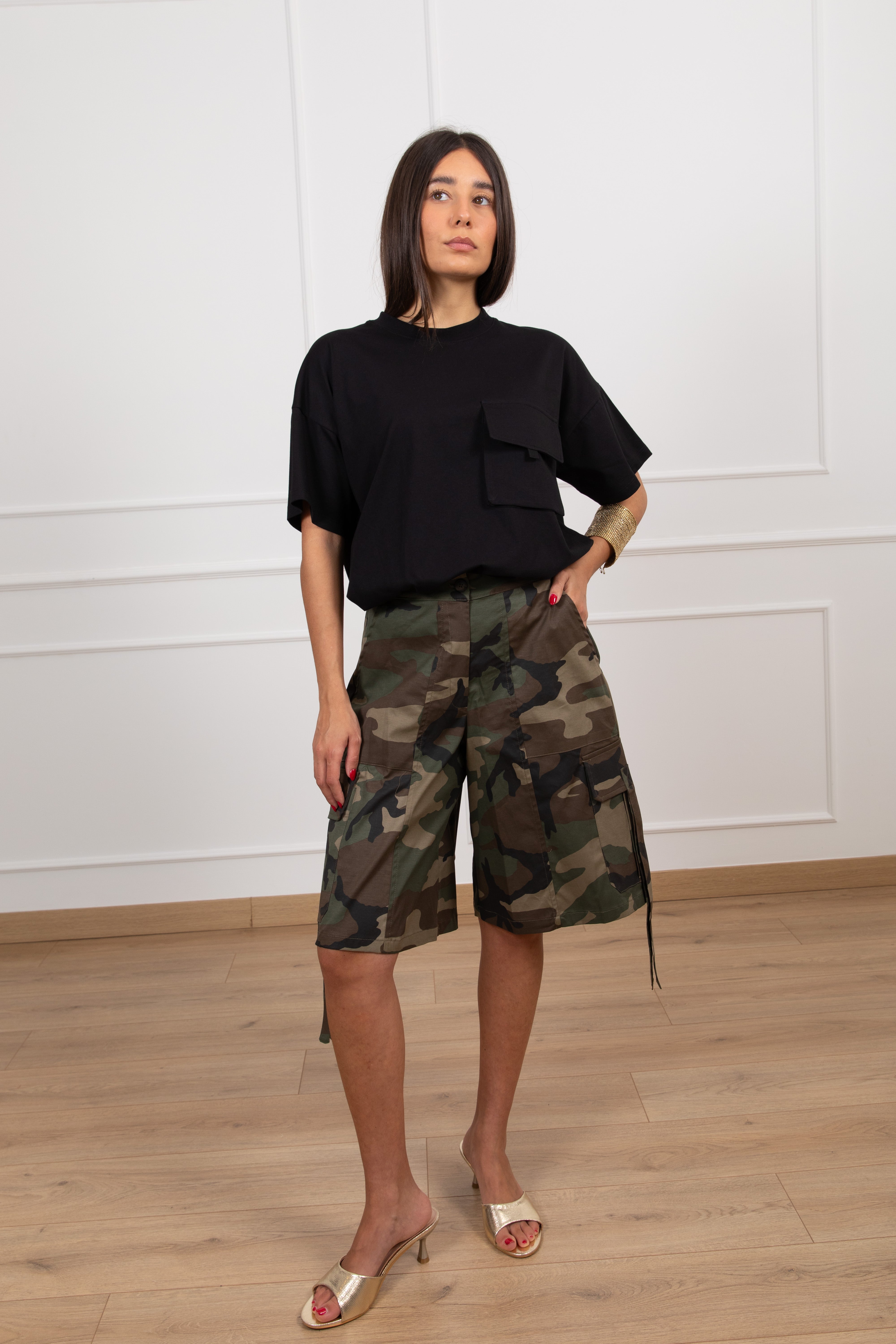 PRE ORDER 18/05 Bermuda camouflage in cotone con elastico sul retro Tensione IN