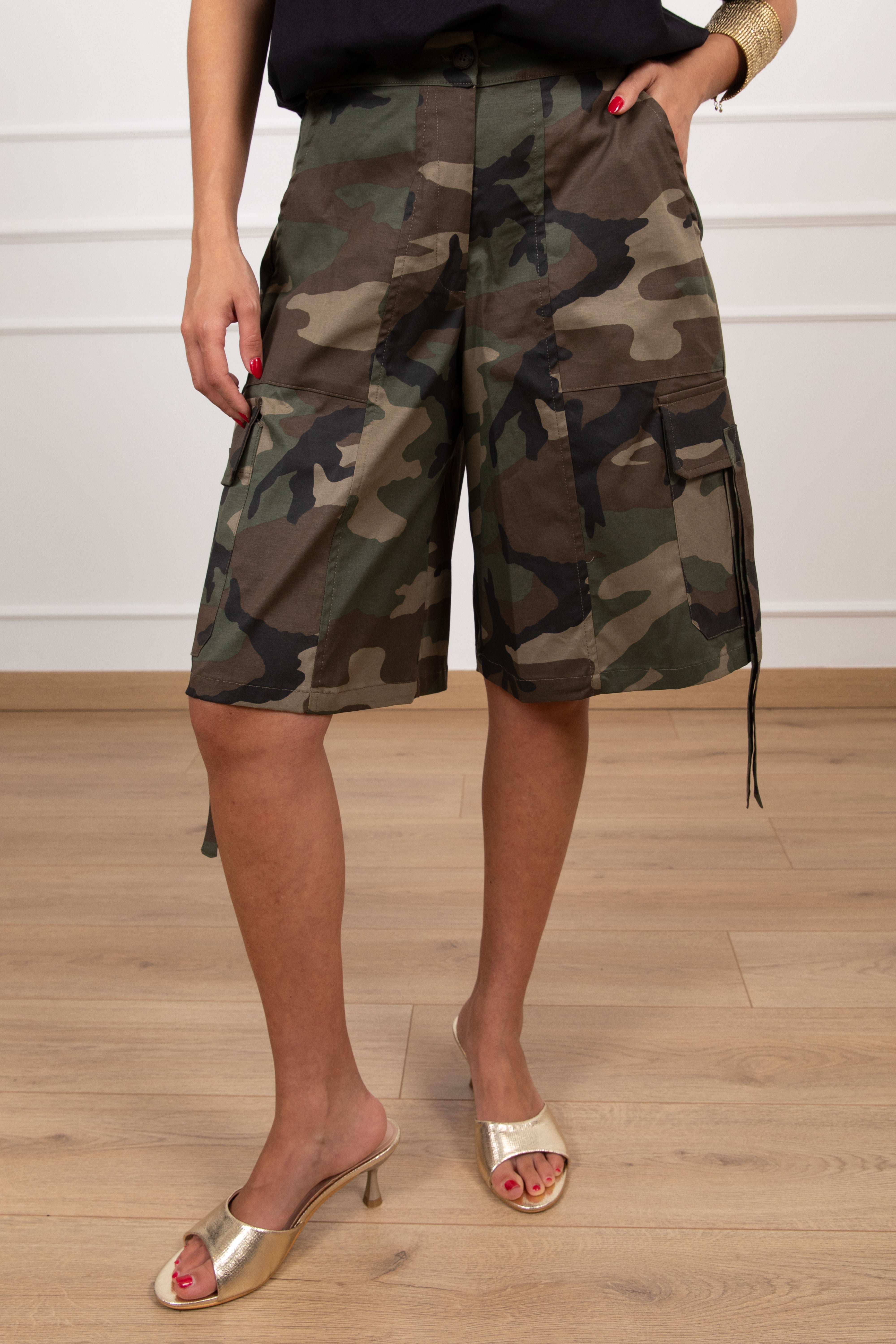 PRE ORDER 18/05 Bermuda camouflage in cotone con elastico sul retro Tensione IN