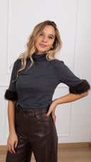 Maglia collo alto manica corta con inserto eco-pelliccia variante grigio Tensione IN