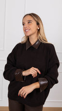 Maglia con colletto e polsini in eco-pelle intrecciata variante marrone Motel