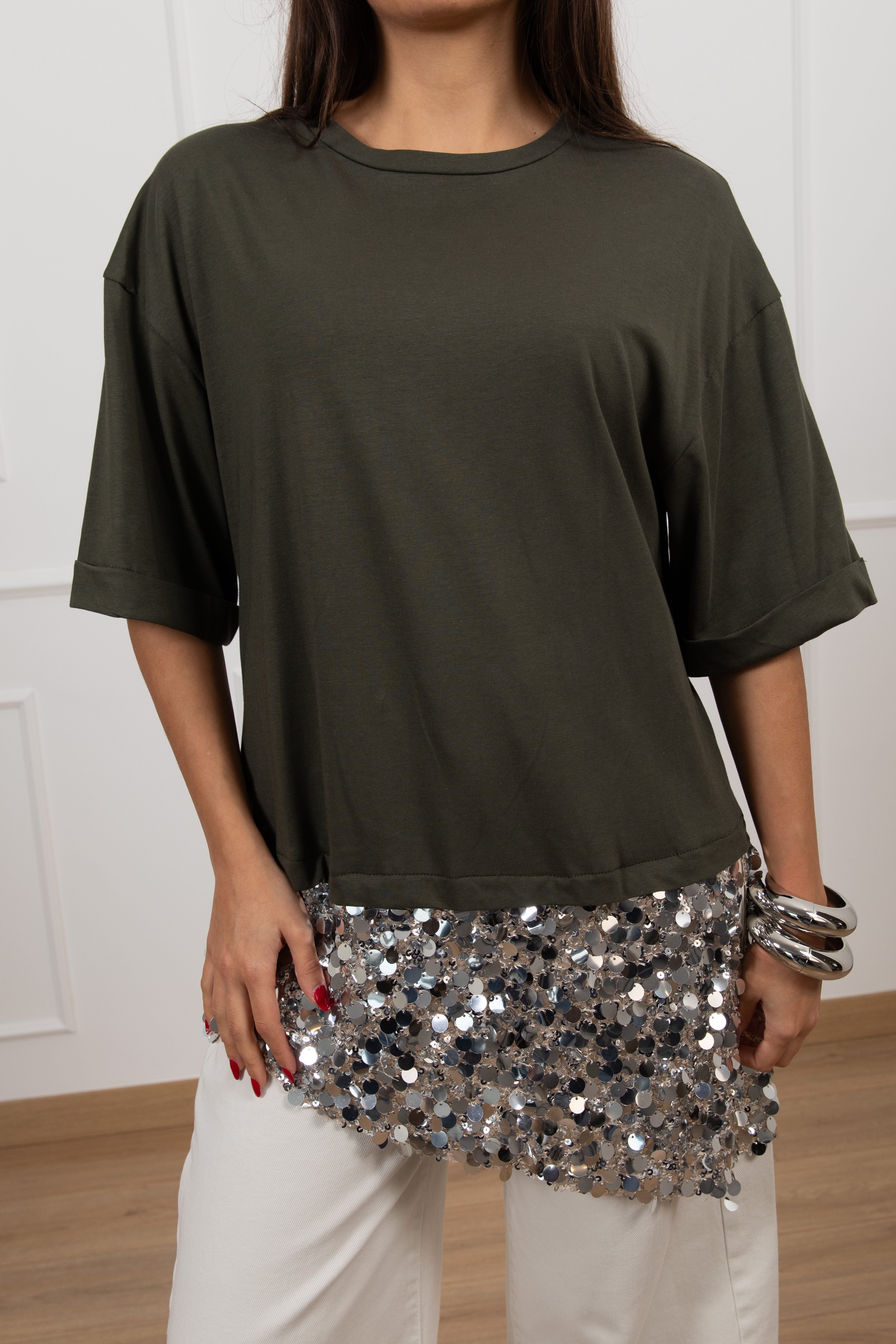 T-shirt fondo asimmetrico con paillettes Motel