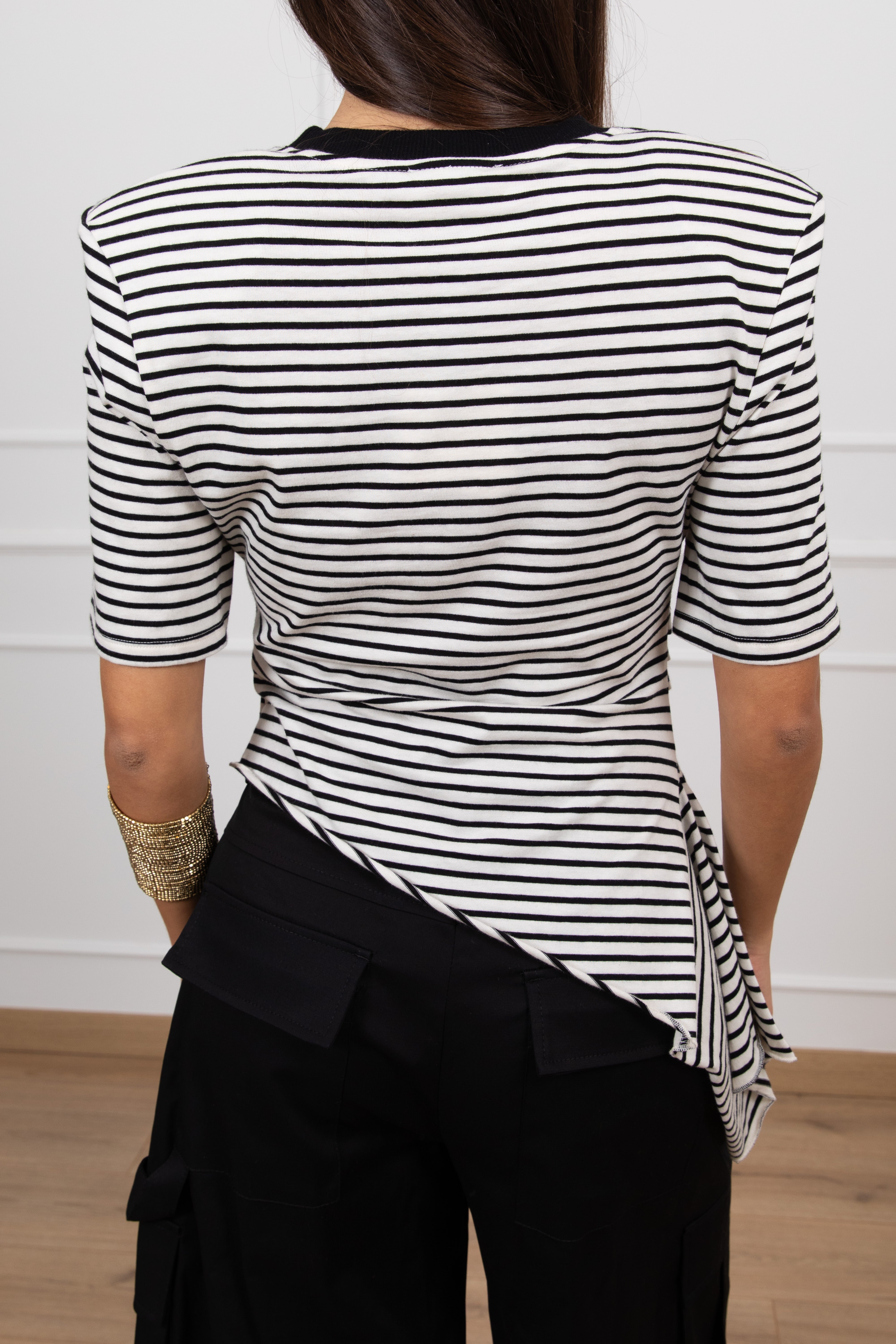 T-shirt a righe con spallina imbottita e drappeggio ViCOLO