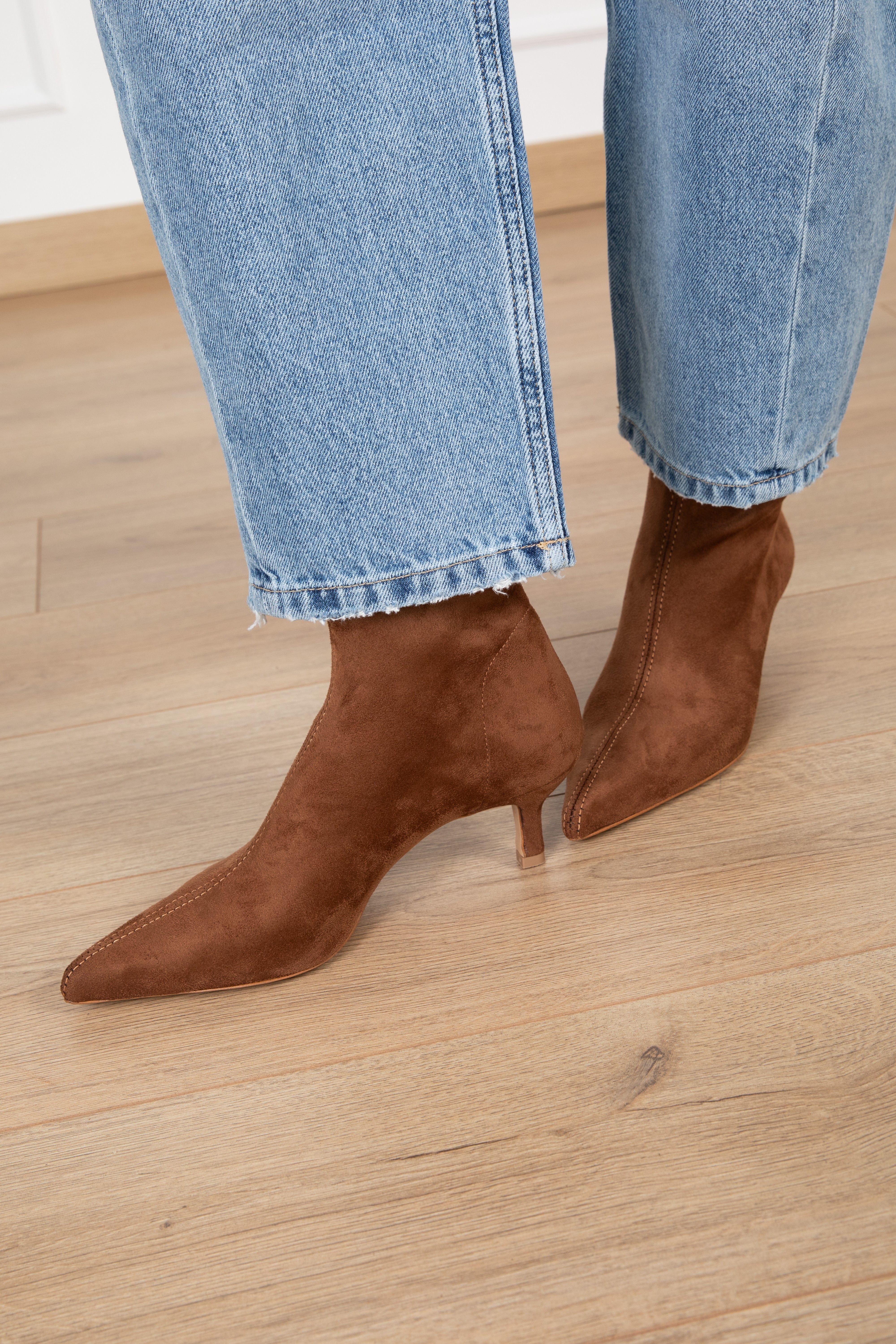 Stivaletto a calzino in camoscio a punta Ovyé