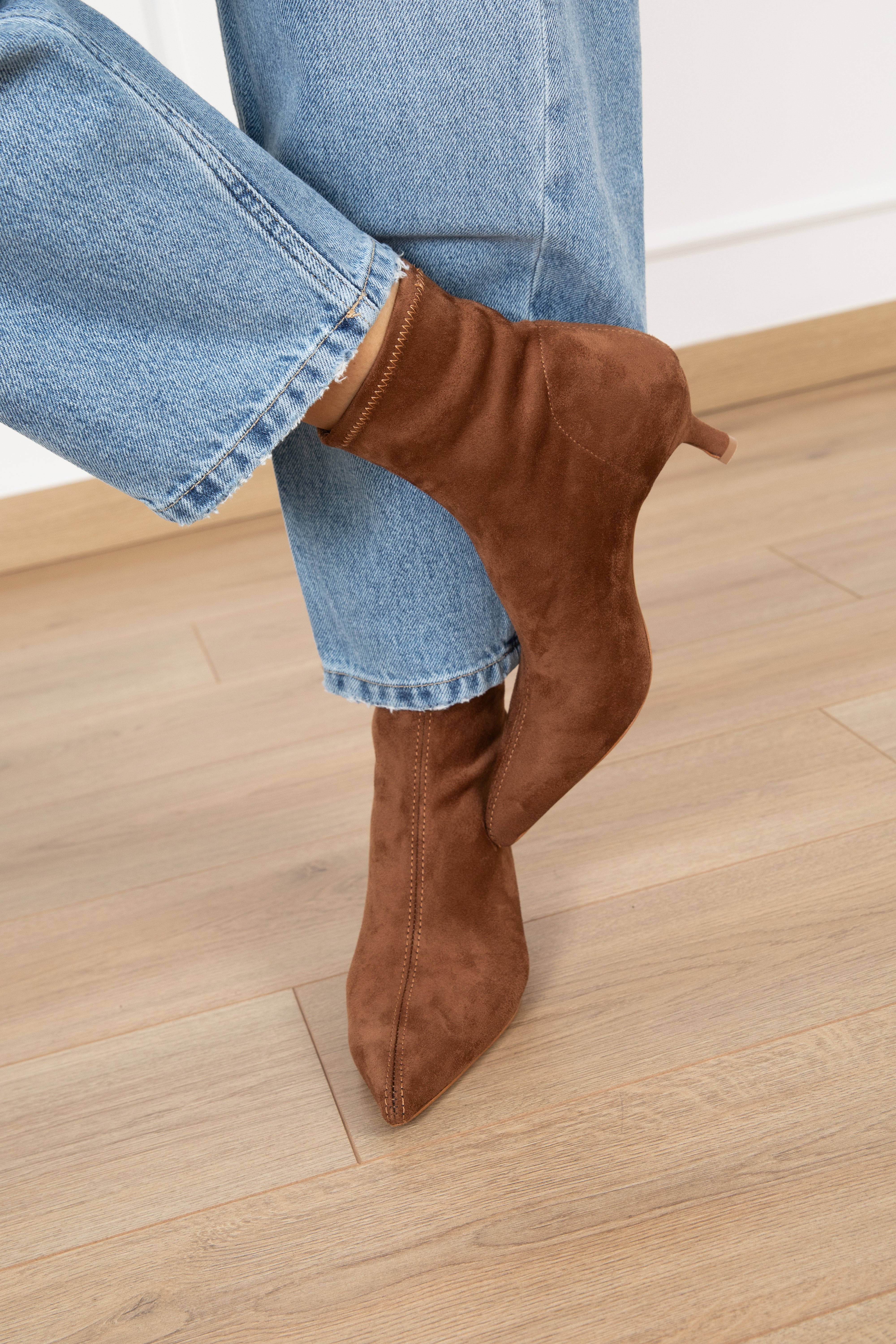 Stivaletto a calzino in camoscio a punta Ovyé