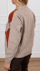 Maglia a rombi con zip variante taupe ViCOLO