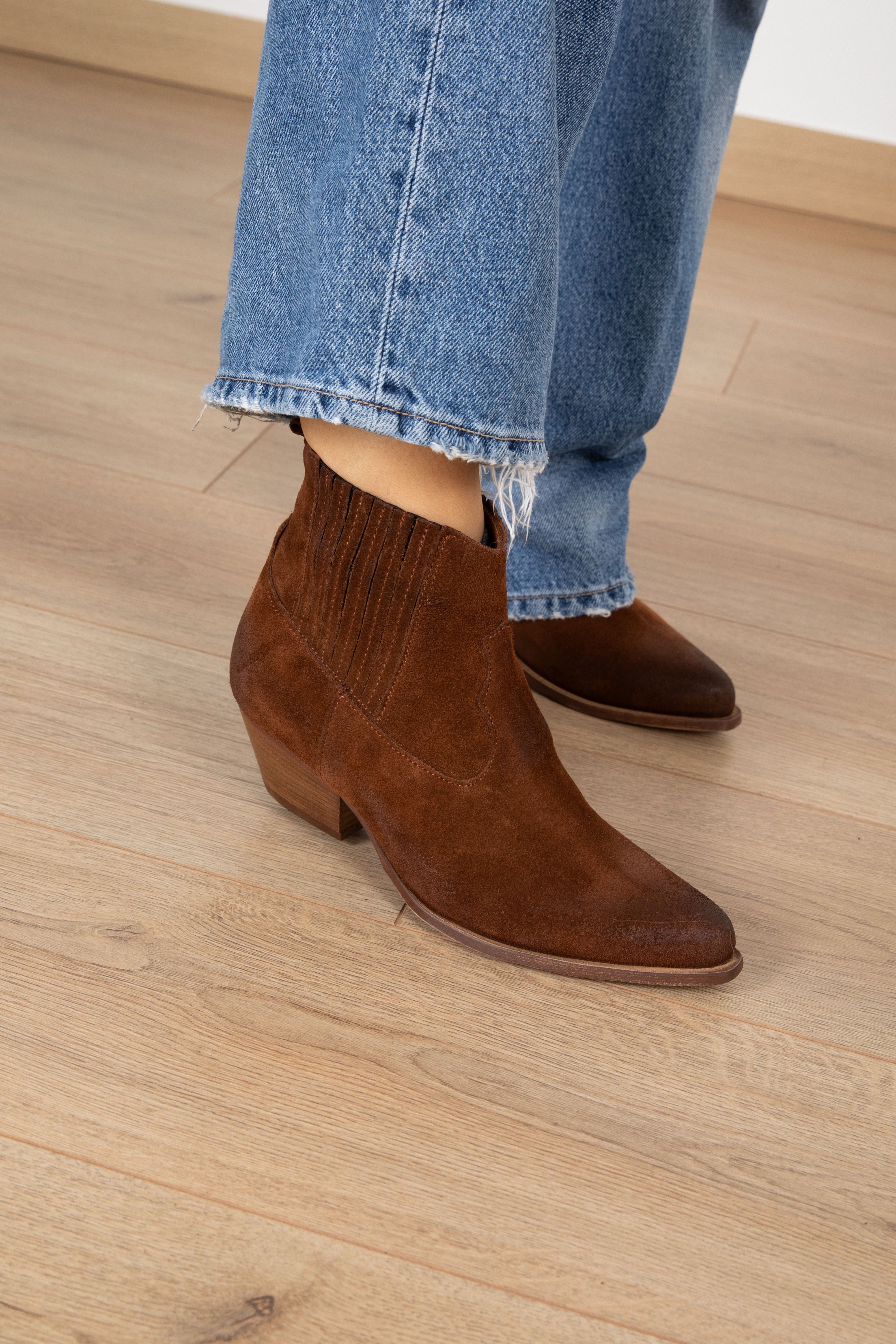 Texano basso Mina in camoscio Attika