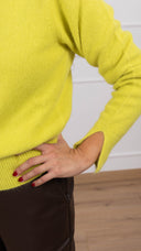 Maglia girocollo in angora variante verde acido ViCOLO