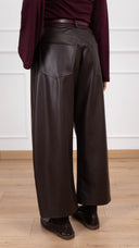 Pantalone barrel-fit in eco-pelle con cintura variante moro Tensione IN